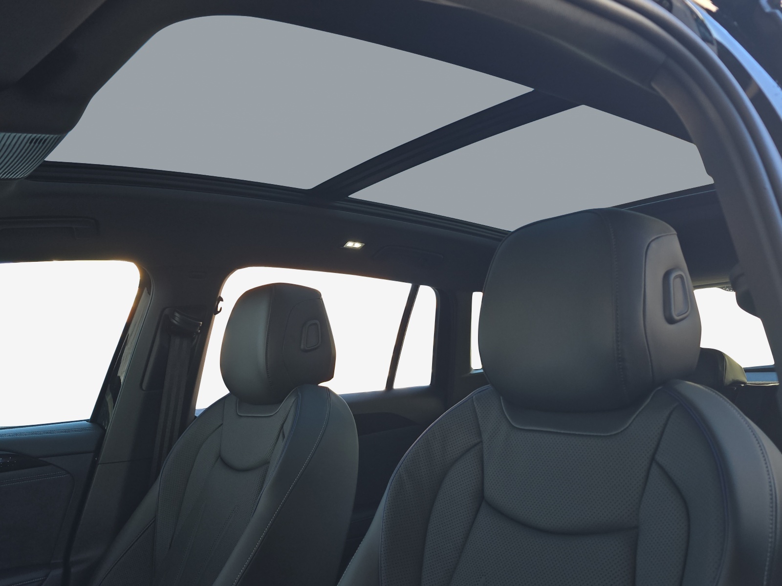 VW Tiguan 2.0 TSI DSG R-Line 4Motion-image-14