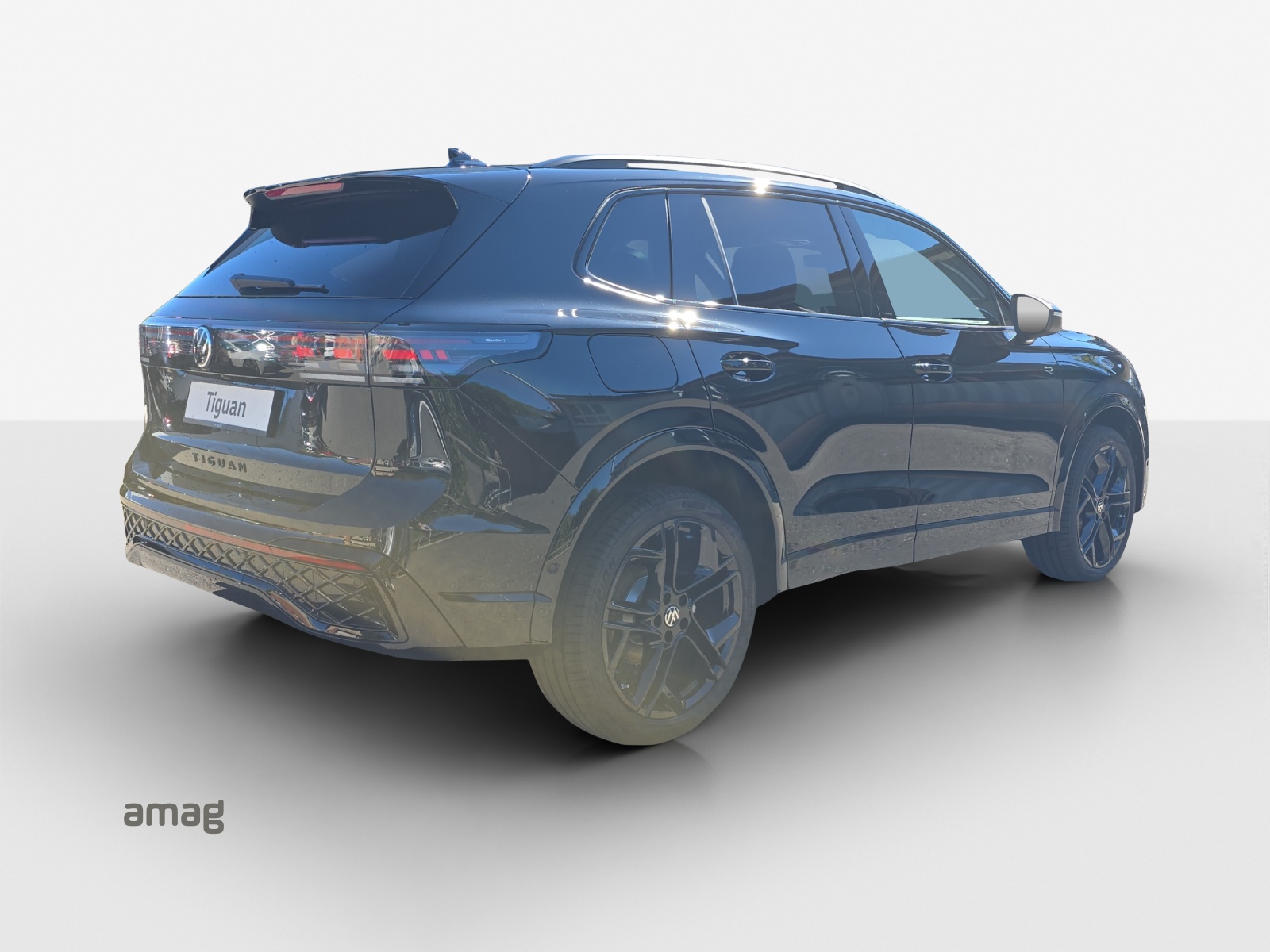 VW Tiguan 2.0 TSI DSG R-Line 4Motion-image-4