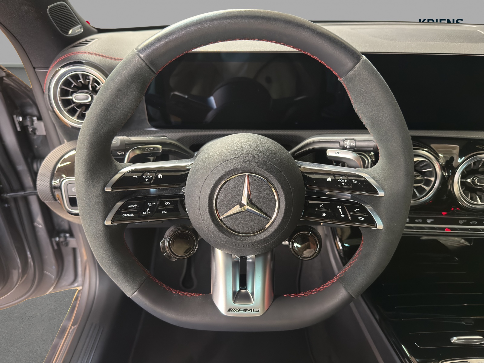 MERCEDES-BENZ CLA 35 4M - AMG / 360 Grad Kamera / Panorama-Dach / Soundsystem-image-9