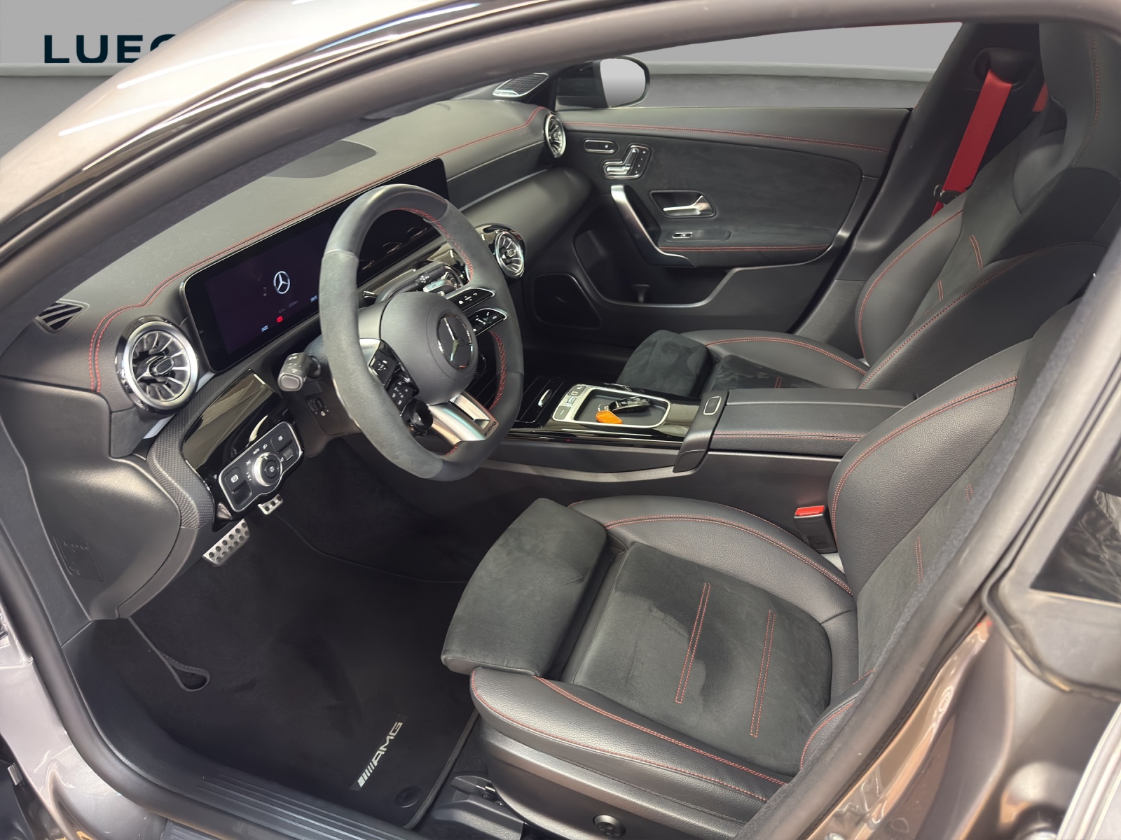 MERCEDES-BENZ CLA 35 4M - AMG / 360 Grad Kamera / Panorama-Dach / Soundsystem-image-7