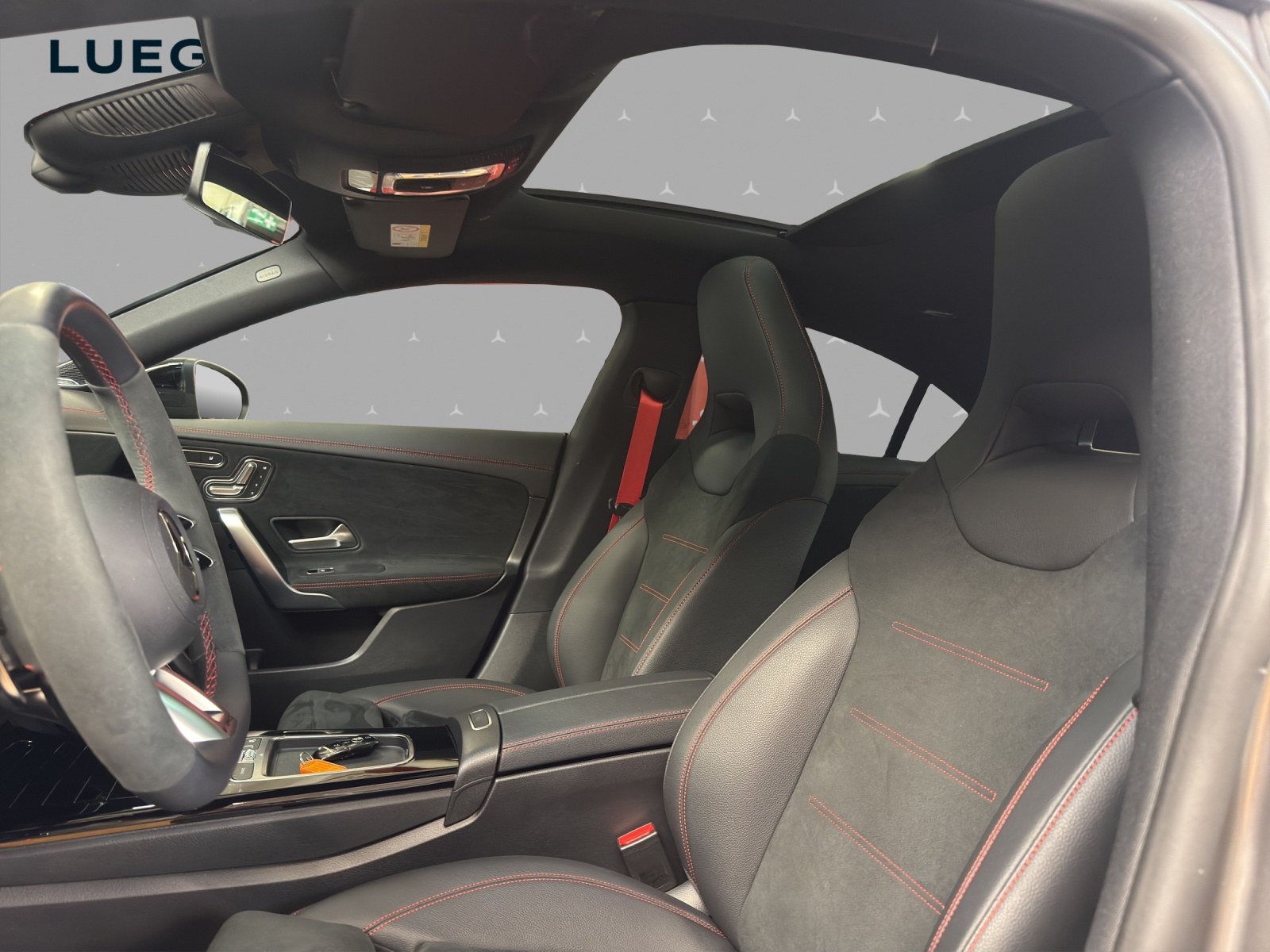 MERCEDES-BENZ CLA 35 4M - AMG / 360 Grad Kamera / Panorama-Dach / Soundsystem-image-8