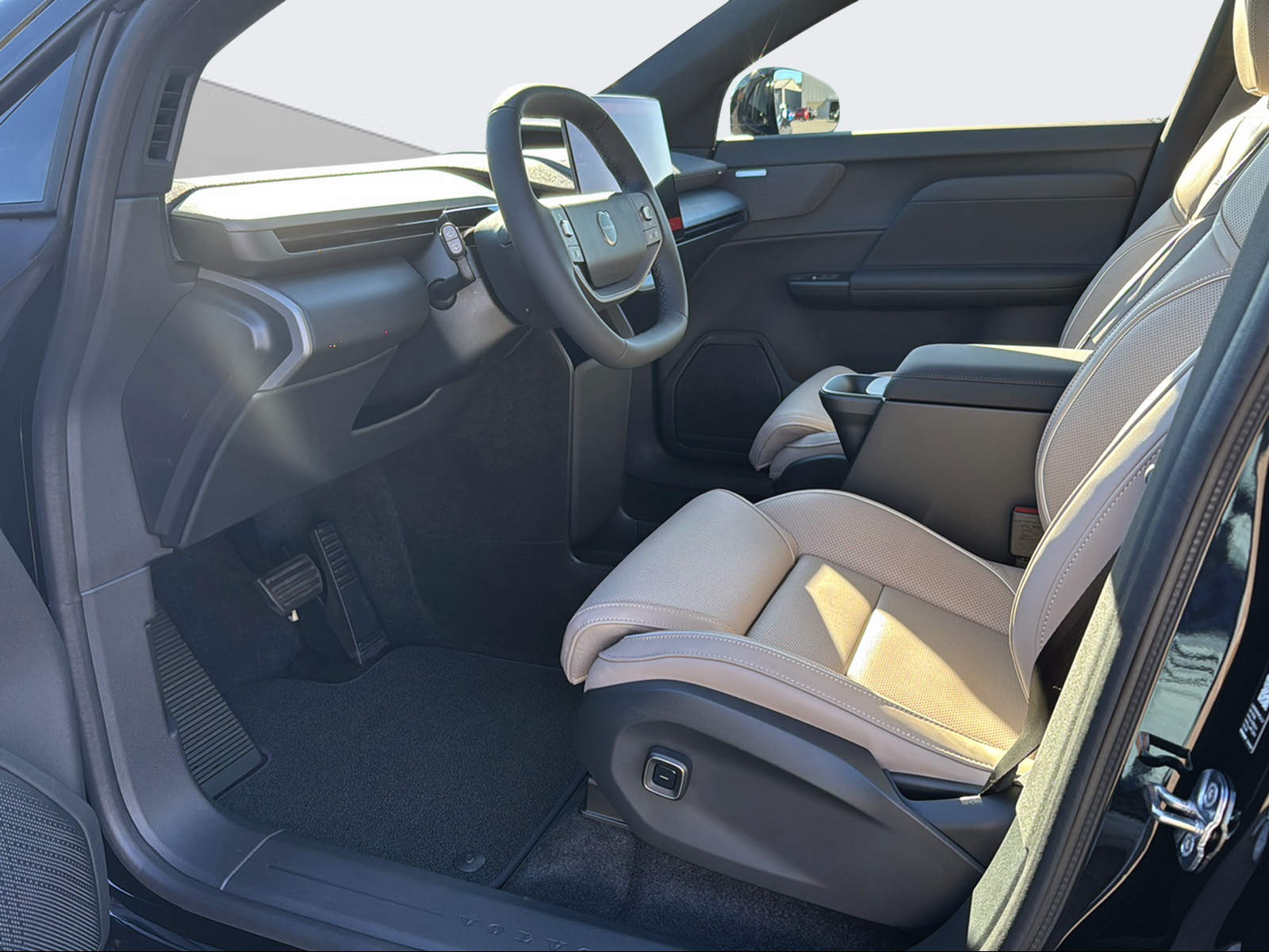 VOLVO EX60 Twin Ultra AWD-image-9