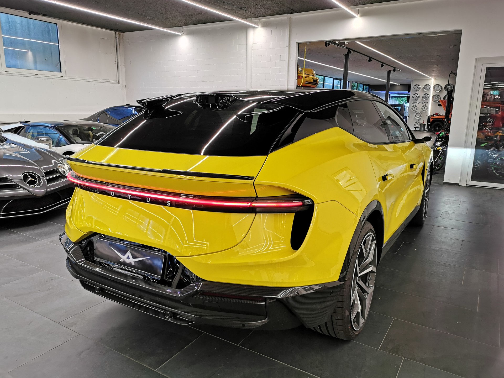 LOTUS Eletre R 900 112kWh Sport Carbon 917 PS 2.9 SEKUNDEN AUF 100 KM/H CA. 600 KM REICHWEITE VOLLCARBON SIDEKAMERAS ETC.-image-6