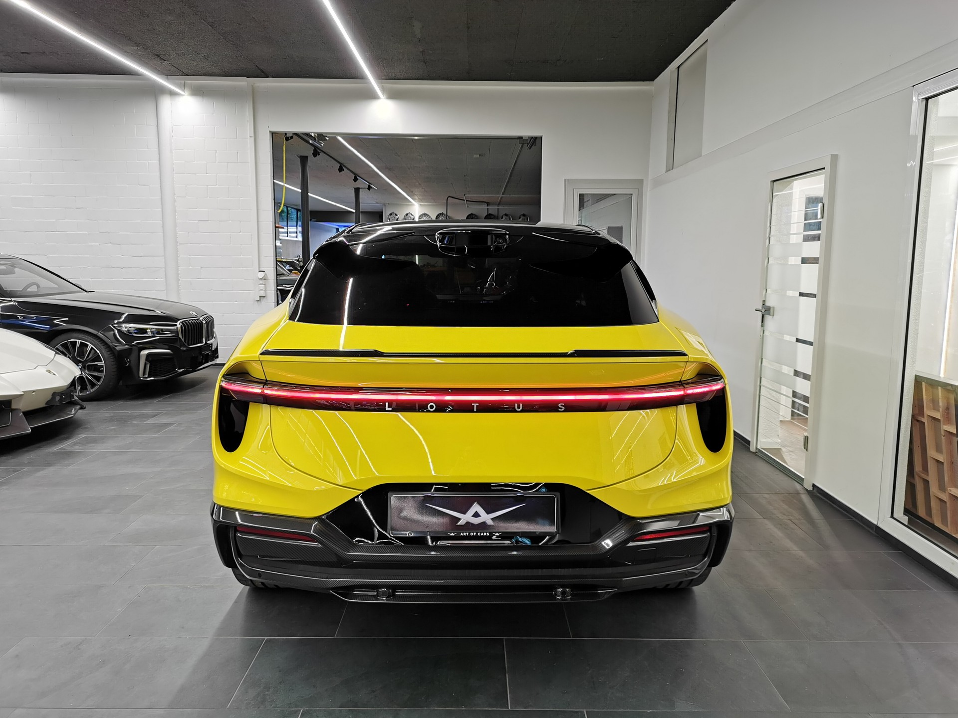 LOTUS Eletre R 900 112kWh Sport Carbon 917 PS 2.9 SEKUNDEN AUF 100 KM/H CA. 600 KM REICHWEITE VOLLCARBON SIDEKAMERAS ETC.-image-5