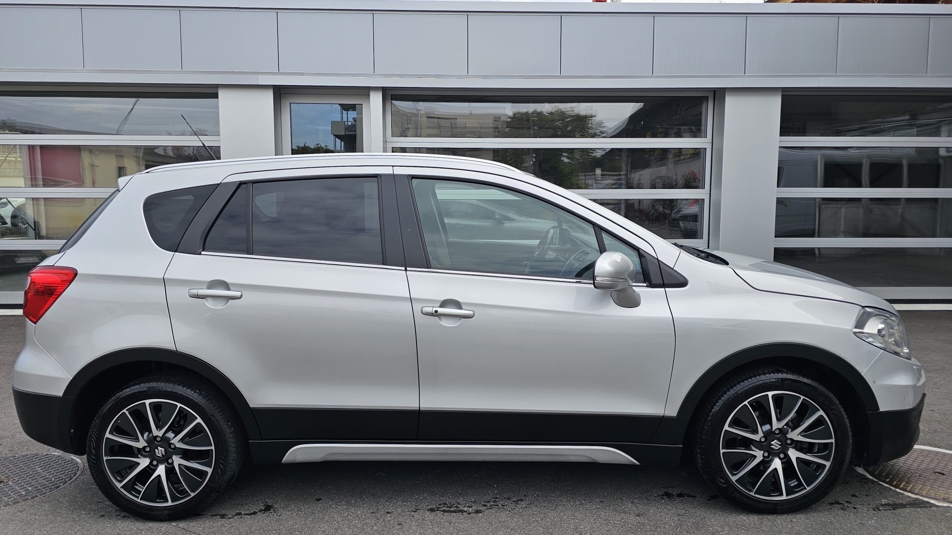 SUZUKI SX4 S-Cross 1.6 16V Compact Top 4WD CVT7-image-4