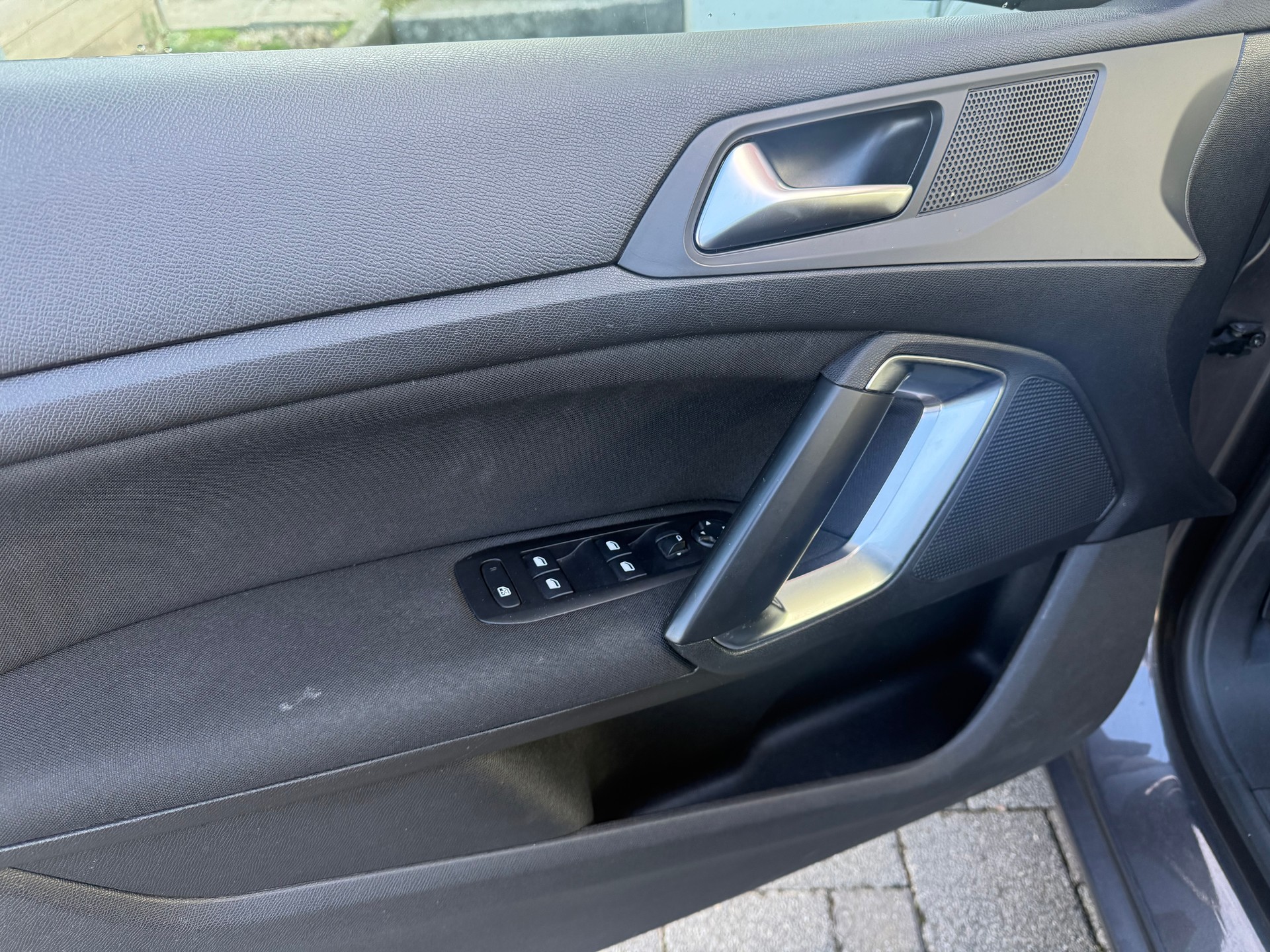 PEUGEOT 308 SW 1.6 BlueHDI Allure-image-11