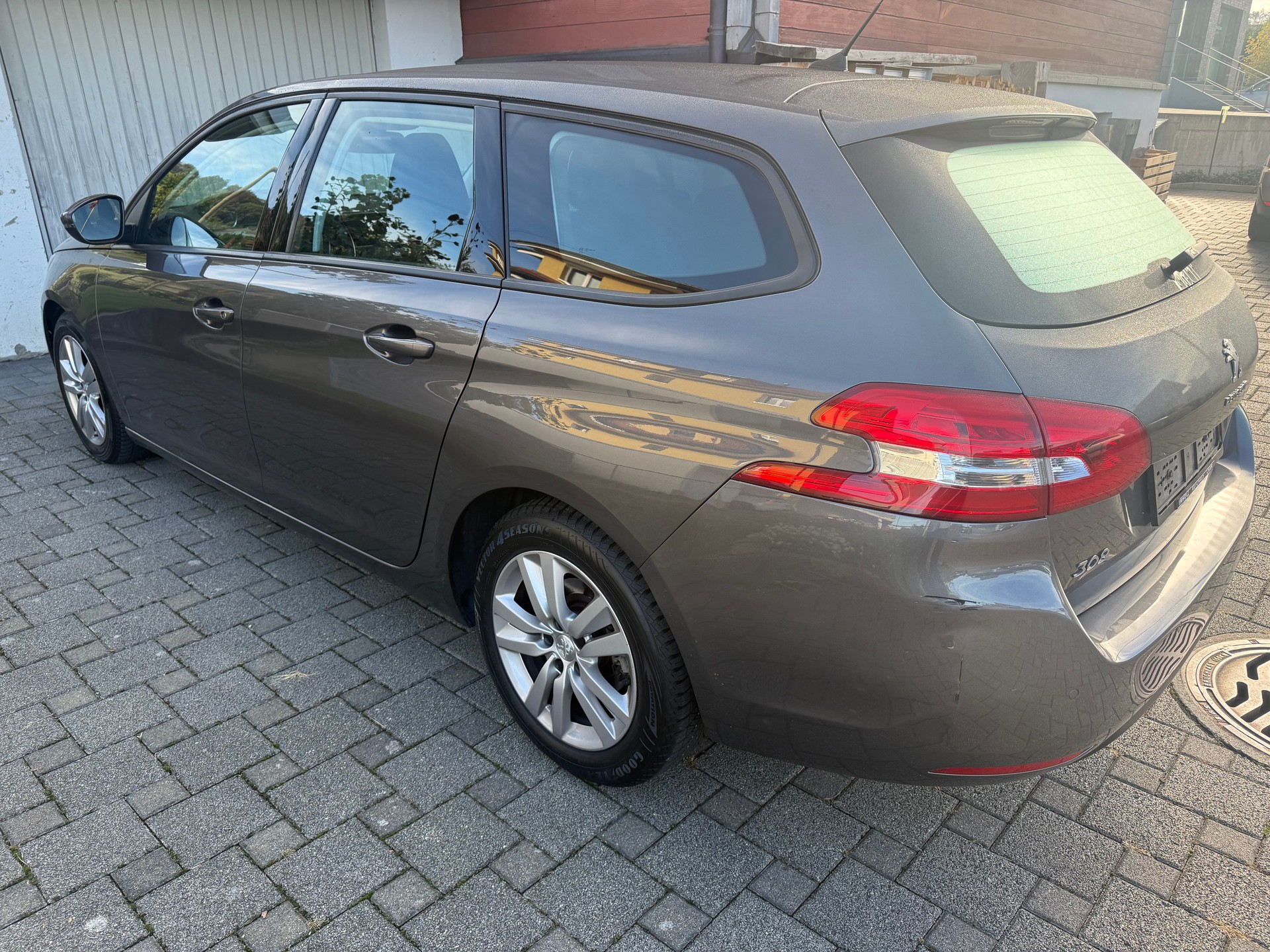 PEUGEOT 308 SW 1.6 BlueHDI Allure-image-5