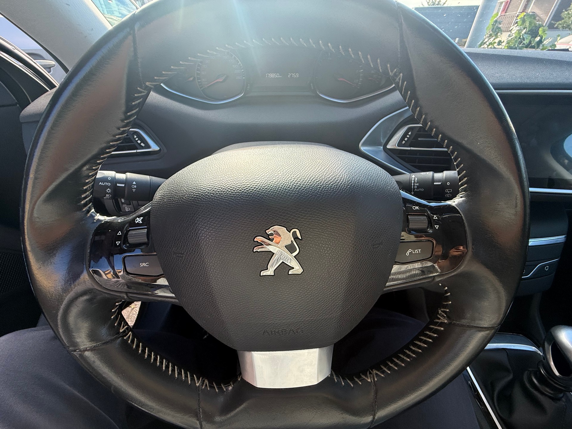 PEUGEOT 308 SW 1.6 BlueHDI Allure-image-17