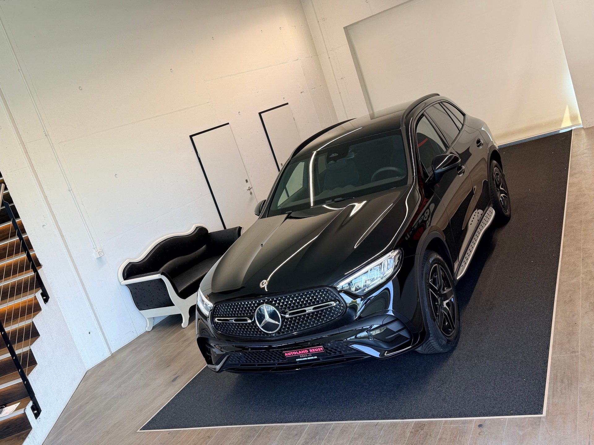 MERCEDES-BENZ GLC 300 d AMG 4Matic 9G-Tronic-showroom-element-3