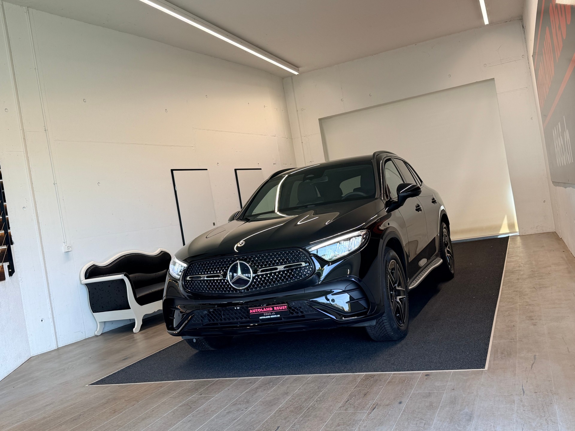MERCEDES-BENZ GLC 300 d AMG 4Matic 9G-Tronic-showroom-element-2