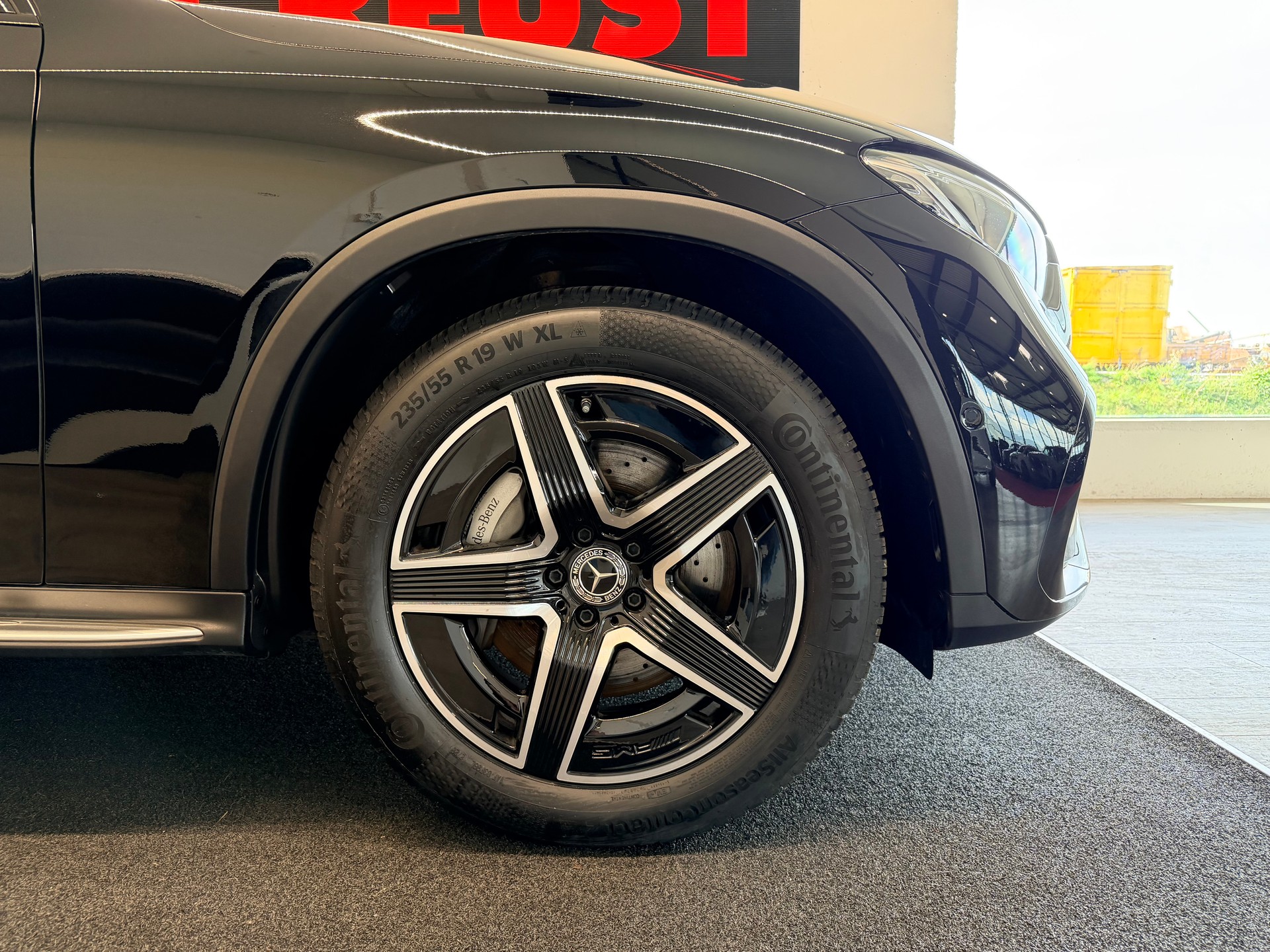 MERCEDES-BENZ GLC 300 d AMG 4Matic 9G-Tronic-image-5