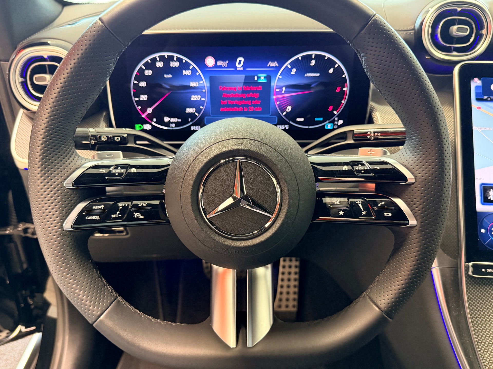 MERCEDES-BENZ GLC 300 d AMG 4Matic 9G-Tronic-image-24