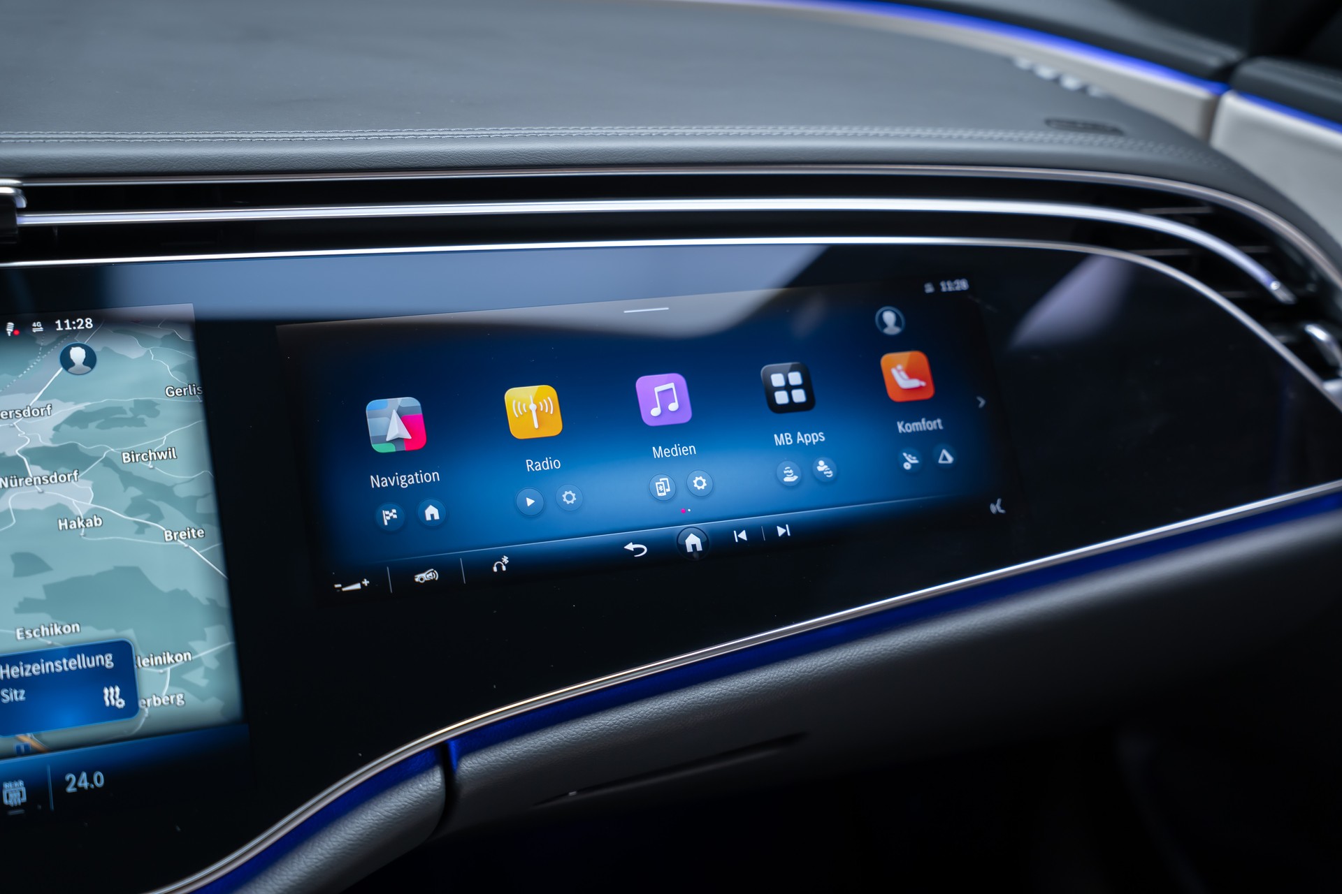 MERCEDES-BENZ E 220 d AMG Line / Hyperscreen / 360°Kamera / Burmester-image-38