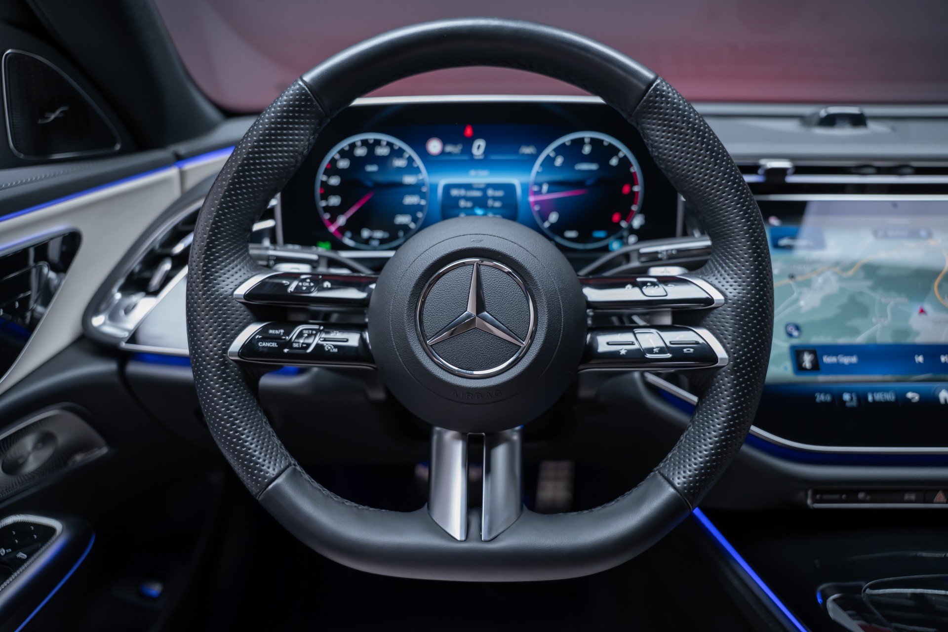 MERCEDES-BENZ E 220 d AMG Line / Hyperscreen / 360°Kamera / Burmester-image-26