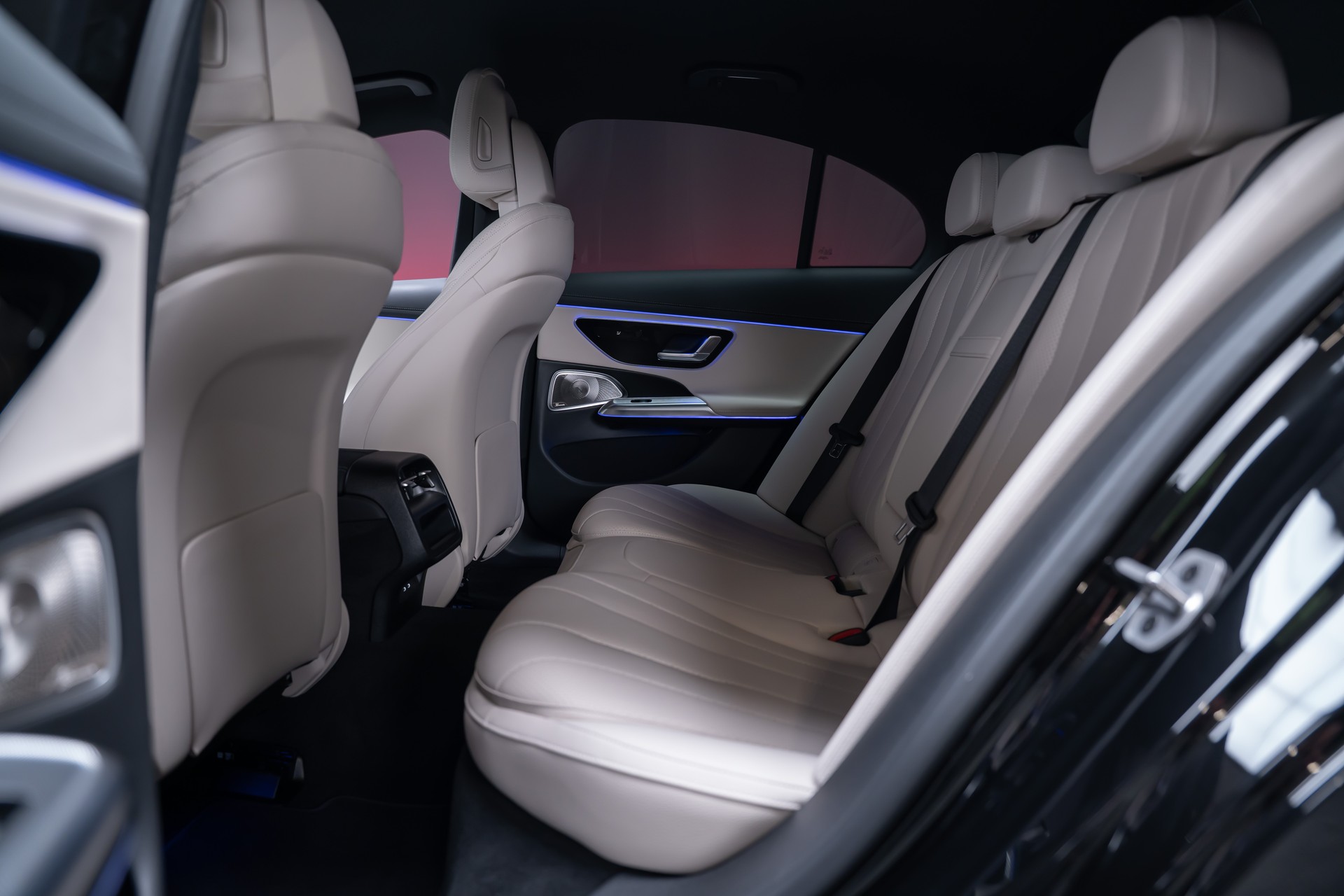 MERCEDES-BENZ E 220 d AMG Line / Hyperscreen / 360°Kamera / Burmester-image-19