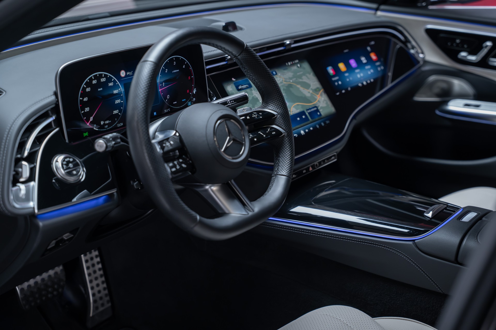 MERCEDES-BENZ E 220 d AMG Line / Hyperscreen / 360°Kamera / Burmester-image-14