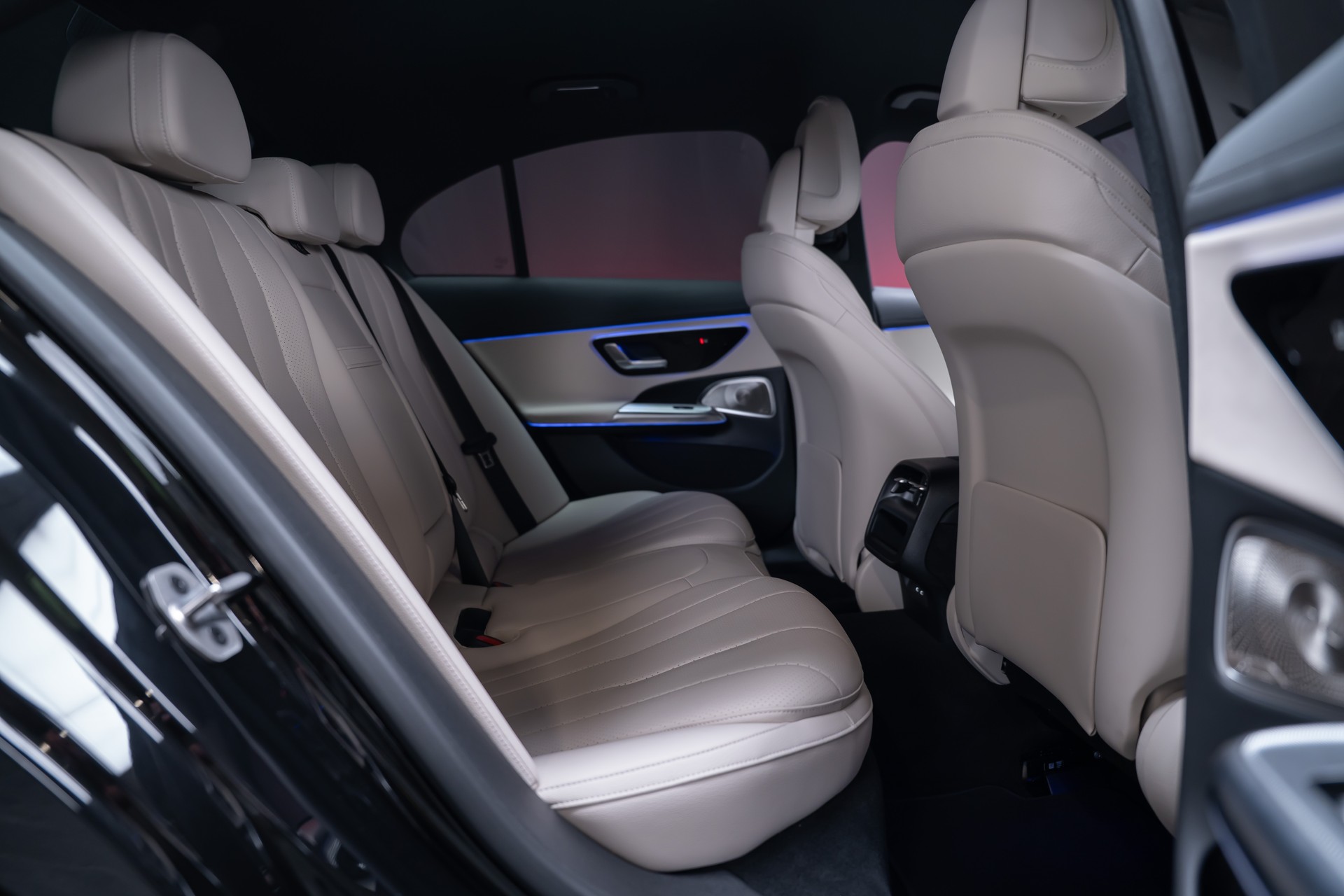 MERCEDES-BENZ E 220 d AMG Line / Hyperscreen / 360°Kamera / Burmester-image-22