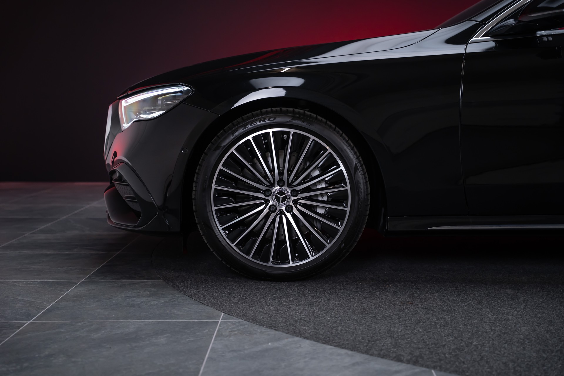 MERCEDES-BENZ E 220 d AMG Line / Hyperscreen / 360°Kamera / Burmester-image-40