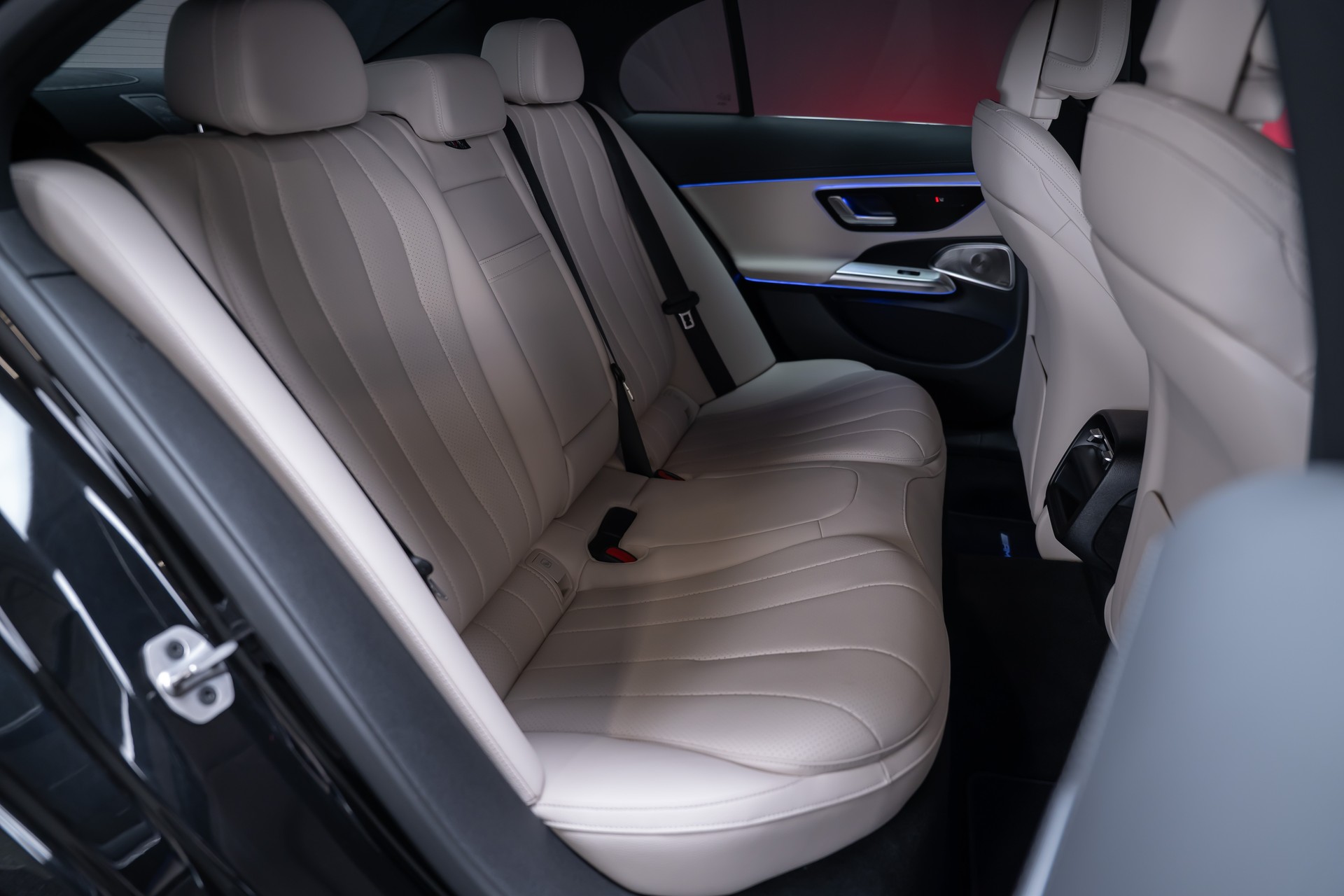 MERCEDES-BENZ E 220 d AMG Line / Hyperscreen / 360°Kamera / Burmester-image-21