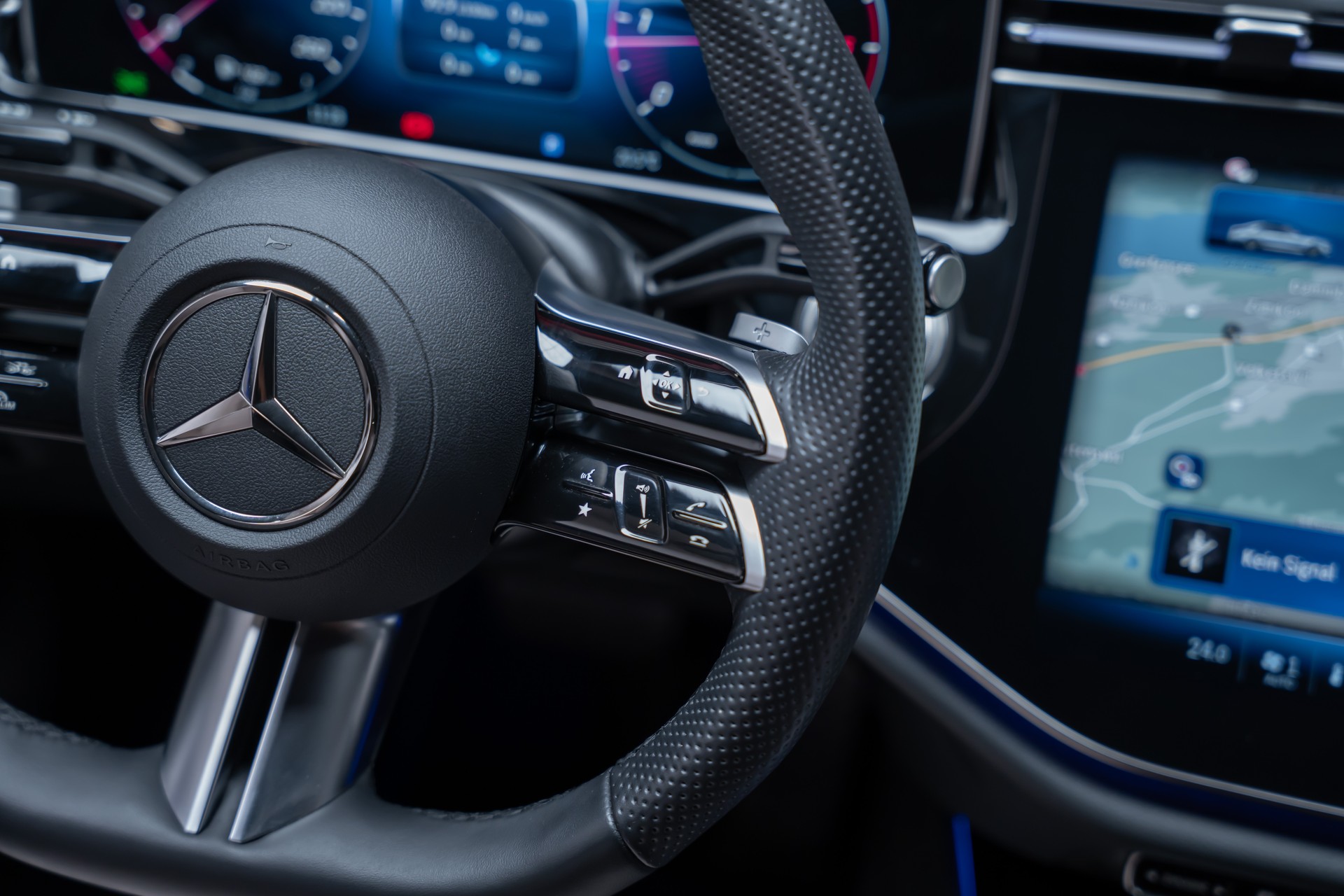 MERCEDES-BENZ E 220 d AMG Line / Hyperscreen / 360°Kamera / Burmester-image-29