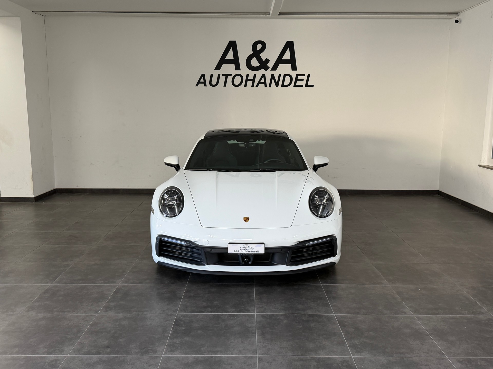 PORSCHE Carrera S-showroom-element-1