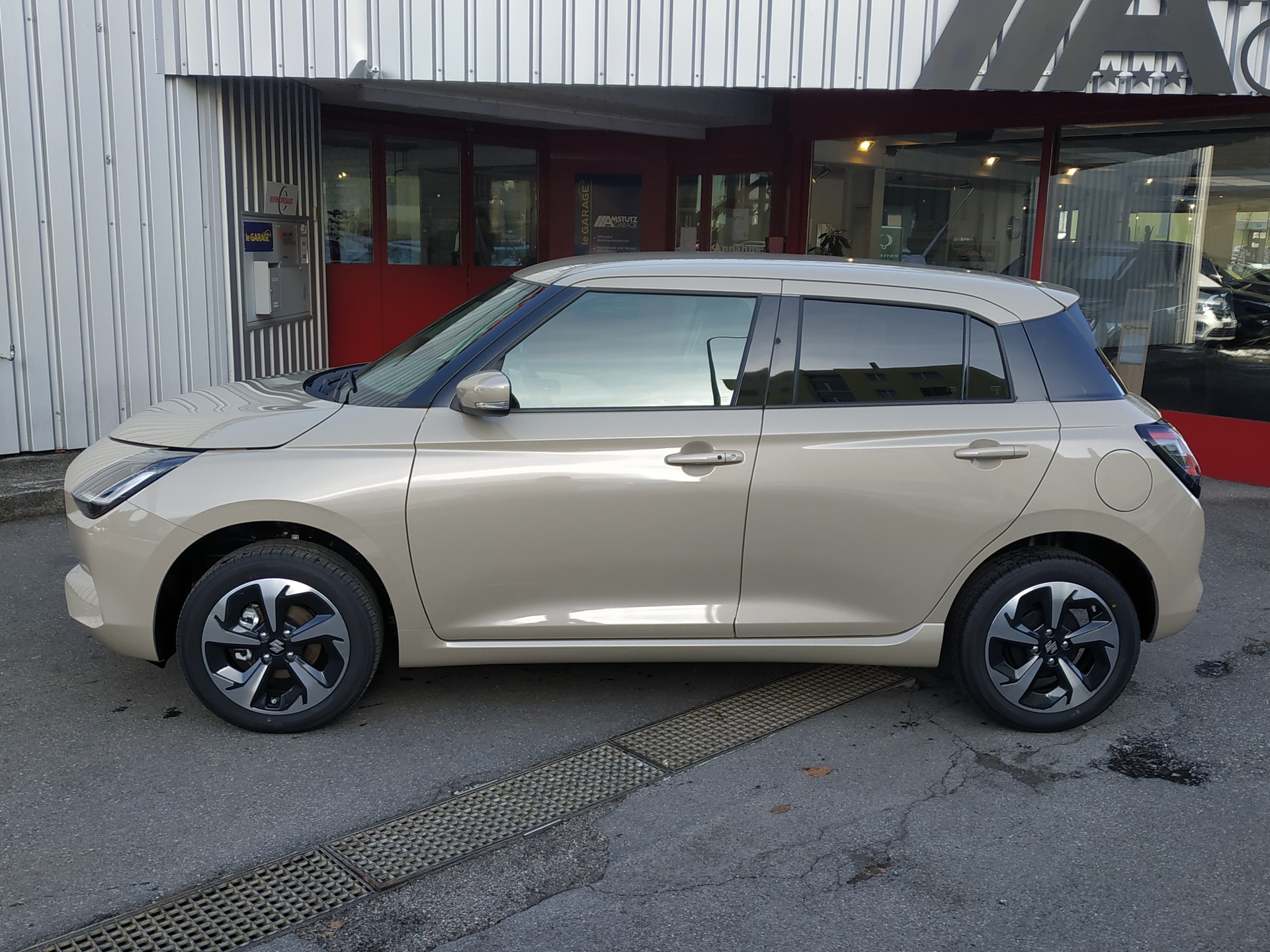 SUZUKI Swift 1.2 Compact Top Hybrid 4x4-image-4