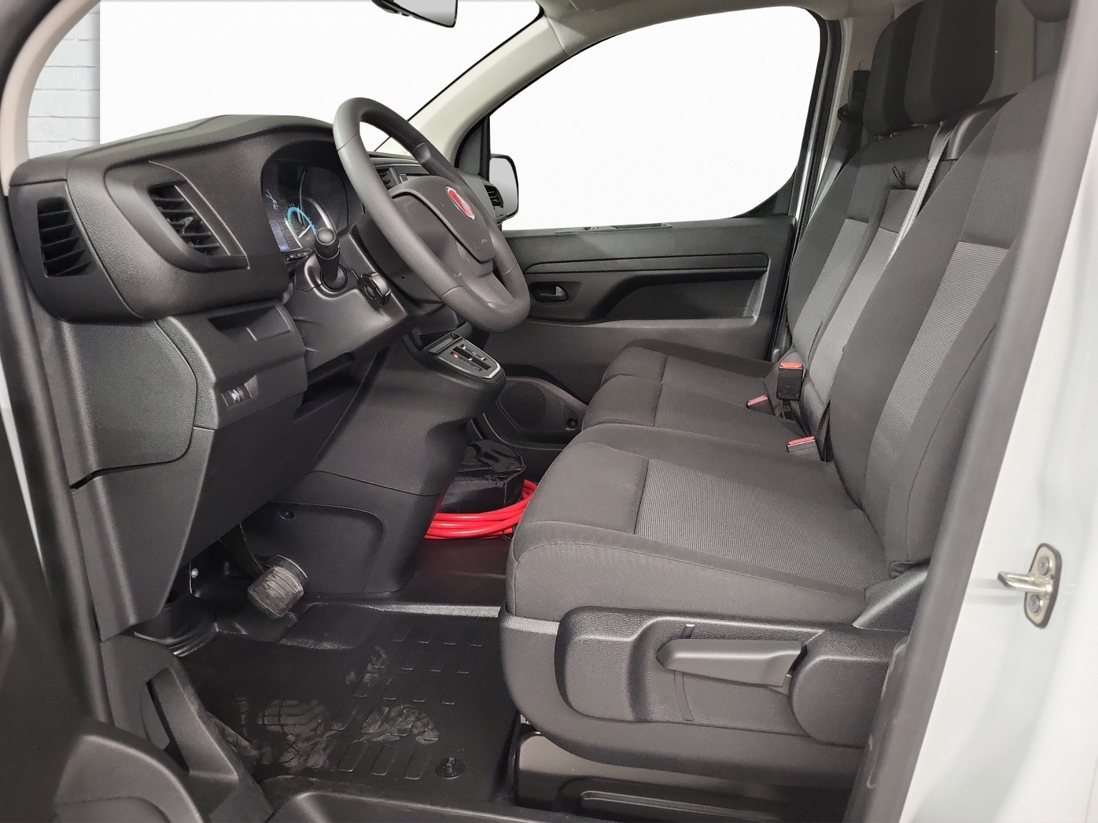 FIAT E-Scudo Kaw. L2 verglast 50 kWh Business Swiss Edition-image-6