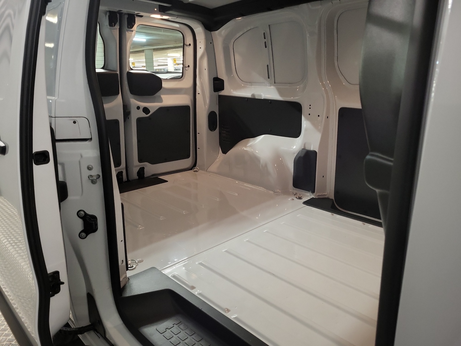 FIAT E-Scudo Kaw. L2 verglast 50 kWh Business Swiss Edition-image-11