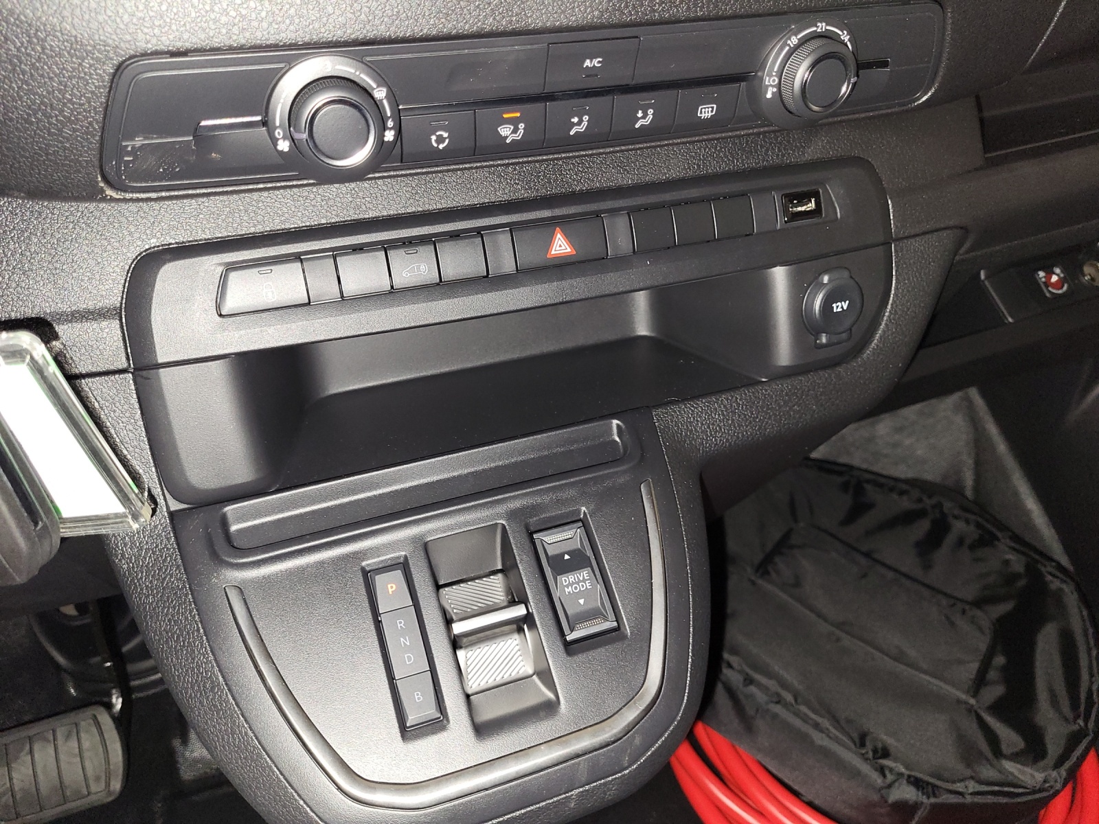 FIAT E-Scudo Kaw. L2 verglast 50 kWh Business Swiss Edition-image-15