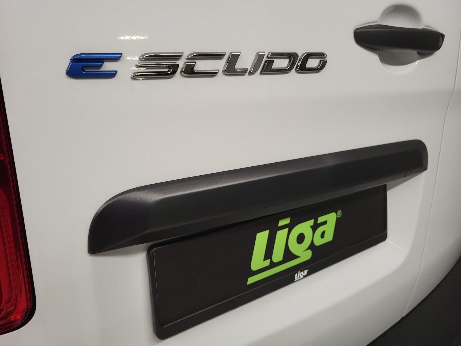 FIAT E-Scudo Kaw. L2 verglast 50 kWh Business Swiss Edition-image-12