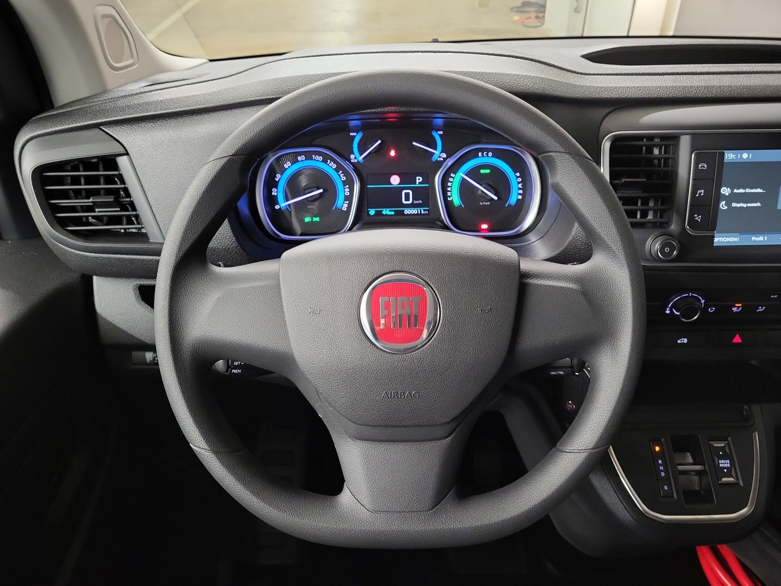 FIAT E-Scudo Kaw. L2 verglast 50 kWh Business Swiss Edition-image-14
