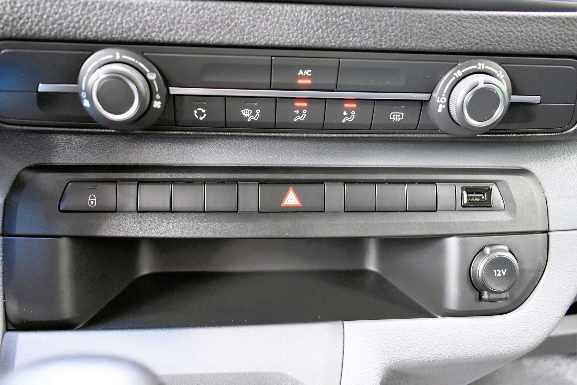 OPEL Vivaro Combi 1.5 CDTI Essentia s/s M-image-15