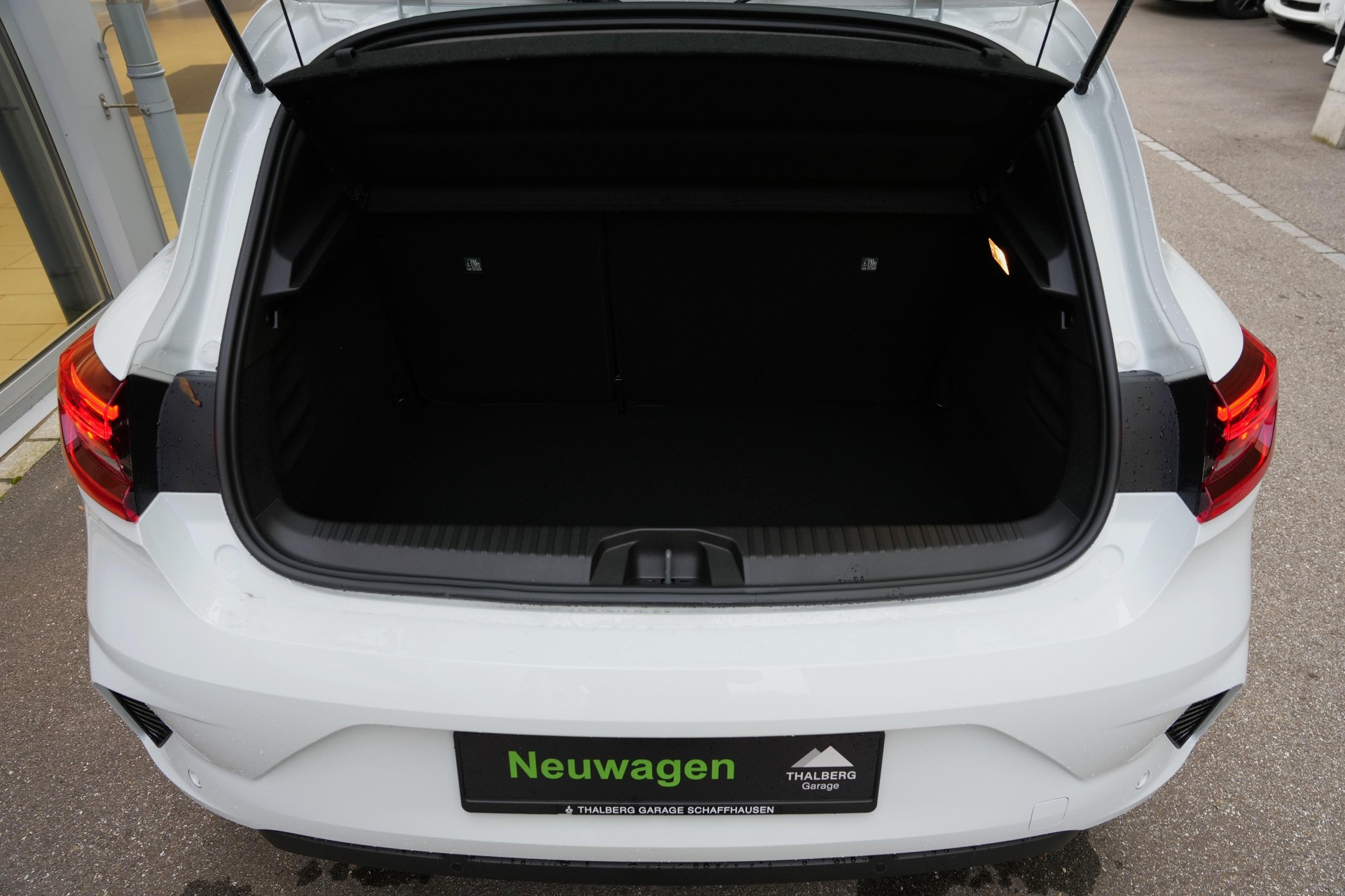 MITSUBISHI Colt 1.6 HEV Invite-image-8