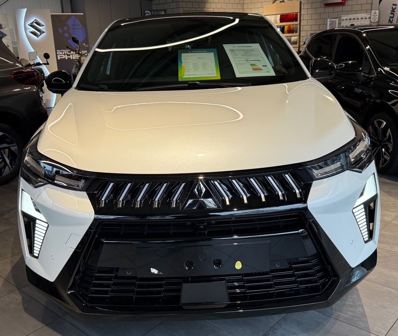 MITSUBISHI Grandis 1.8 HEV Instyle-showroom-element-1