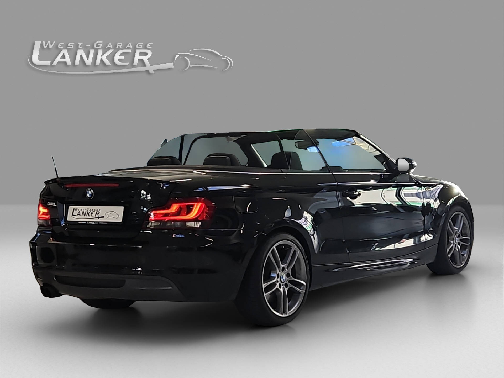 BMW 135i Cabrio DSG-showroom-element-2