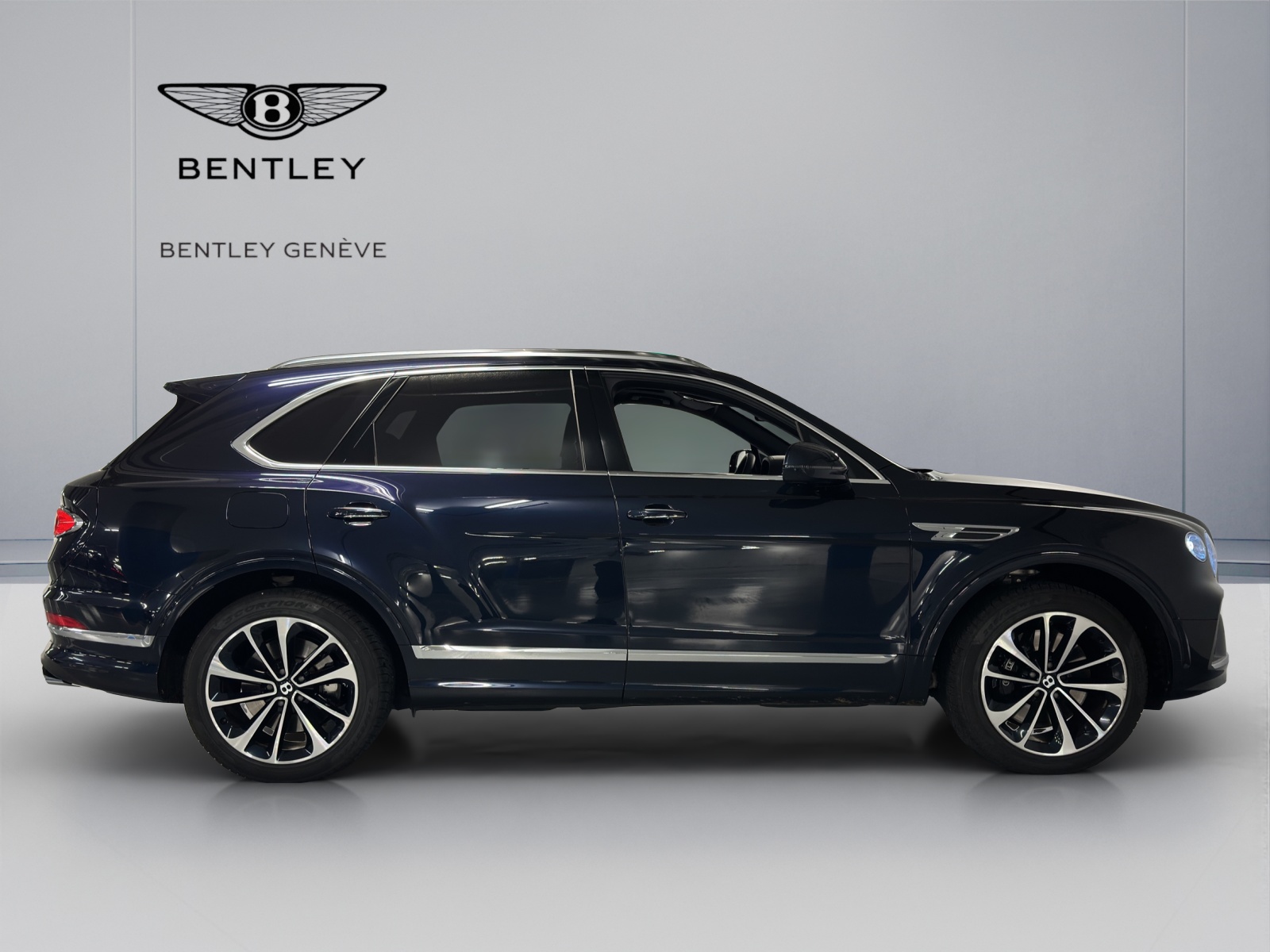 BENTLEY Bentayga V8-image-6