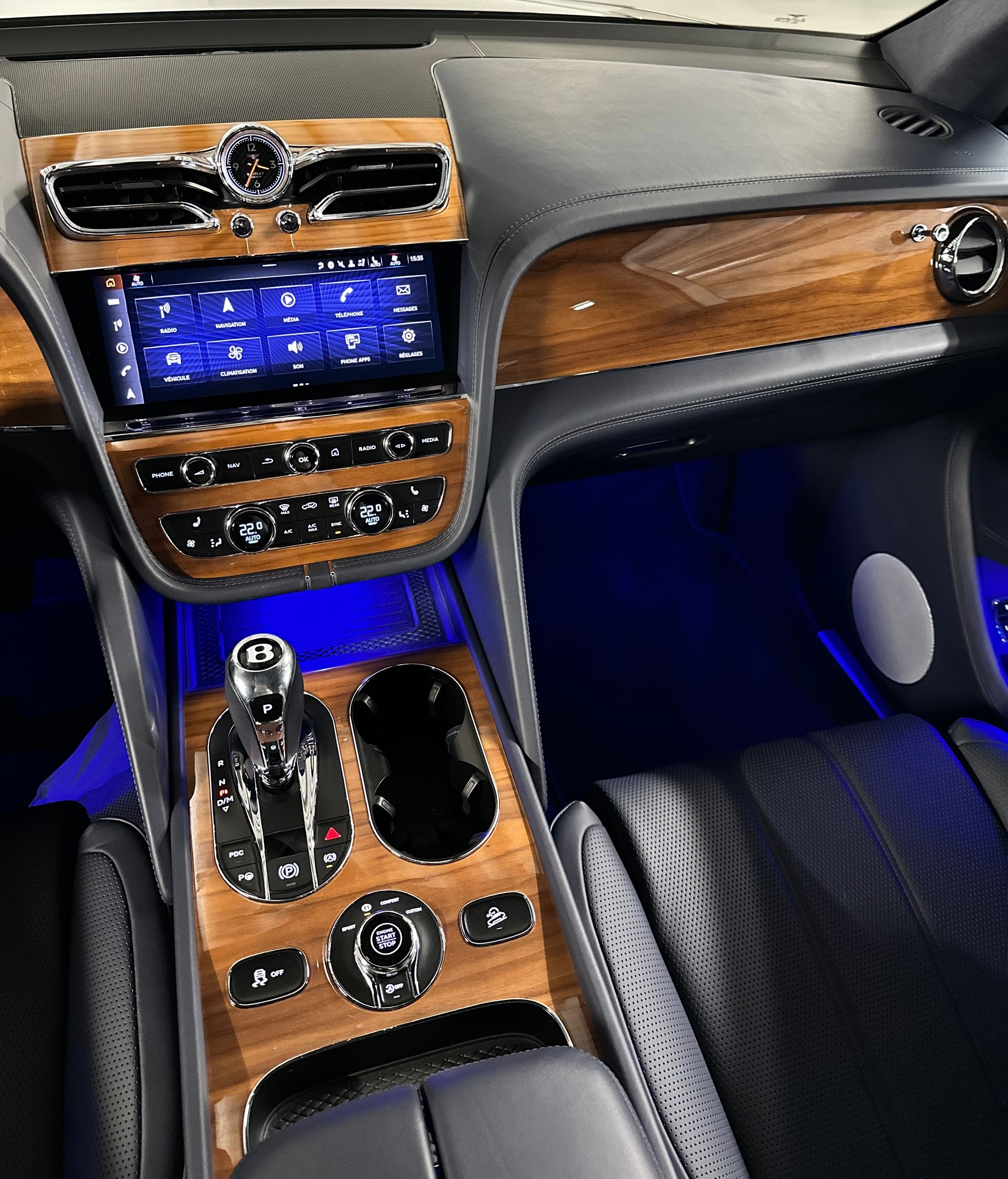 BENTLEY Bentayga V8-image-15