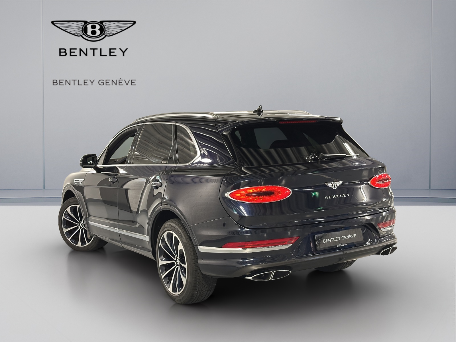 BENTLEY Bentayga V8-showroom-element-3