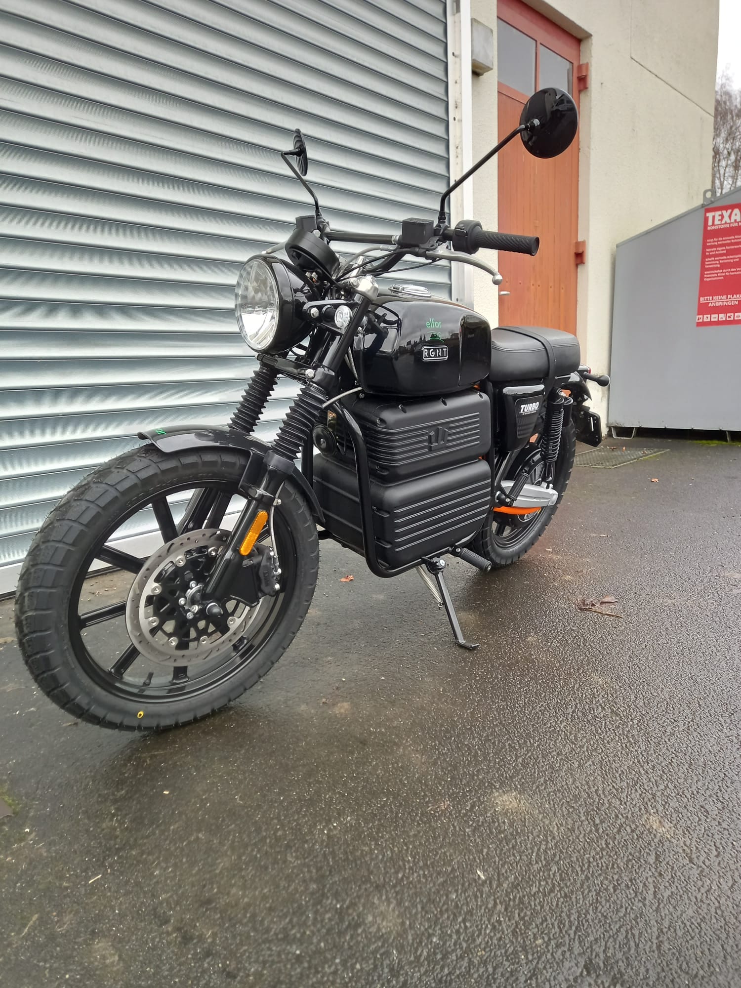 RGNT Turbo Thunder Black 7.2 kWh 4s 0-100-image-0