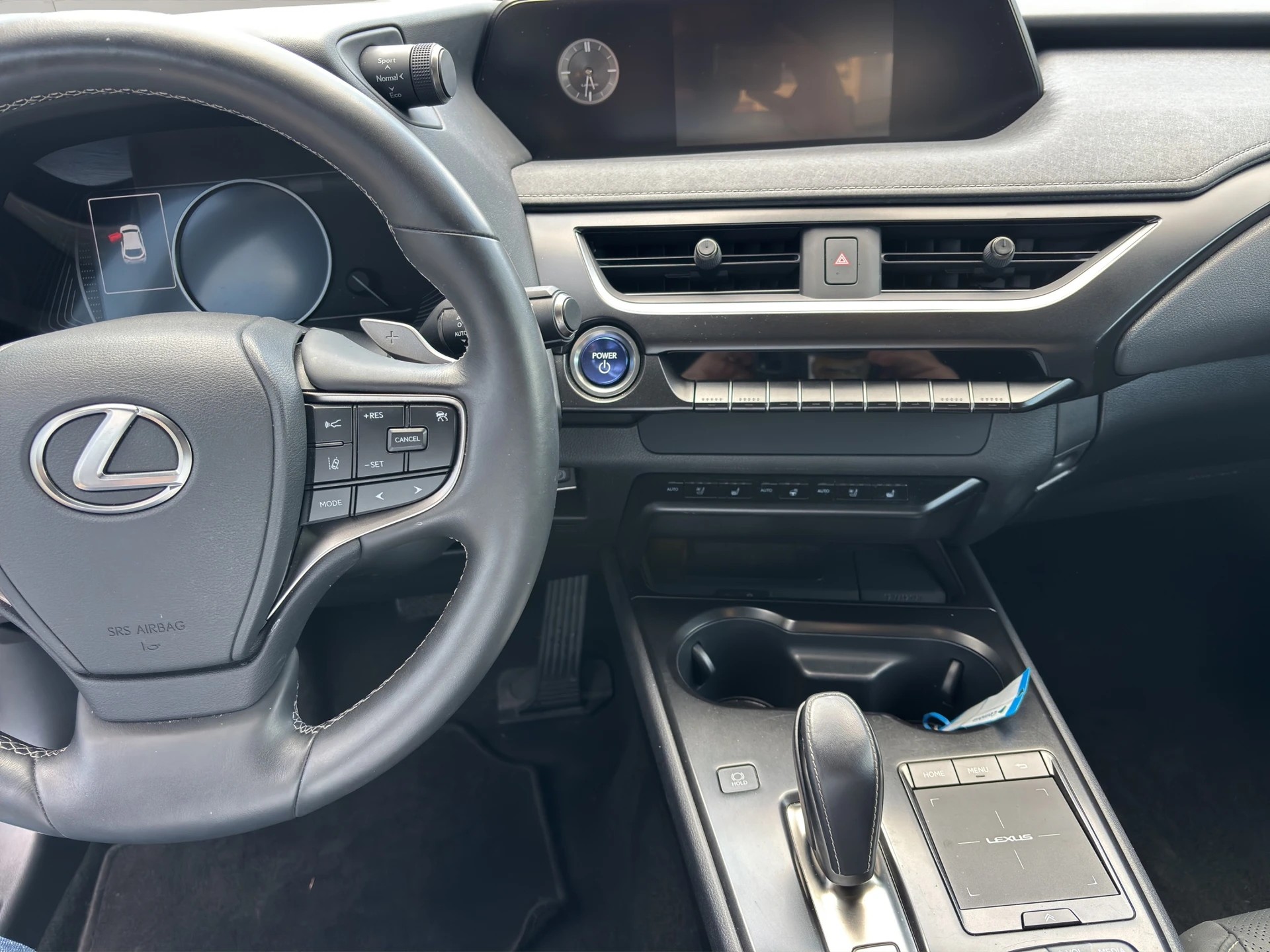 LEXUS UX 300e Excellence Automatic-image-10