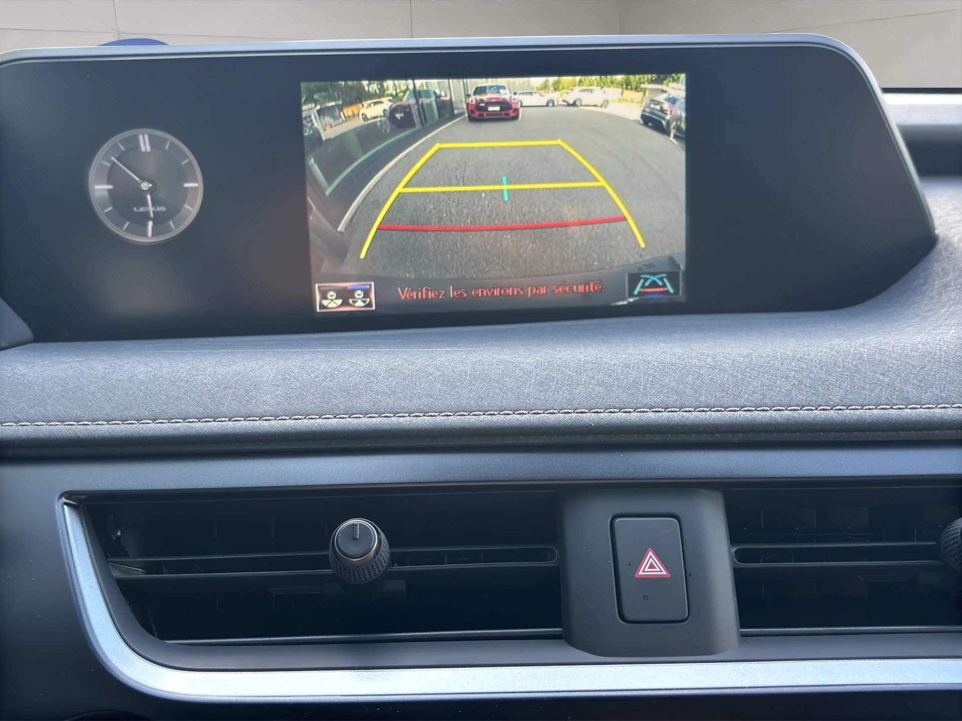 LEXUS UX 300e Excellence Automatic-image-14