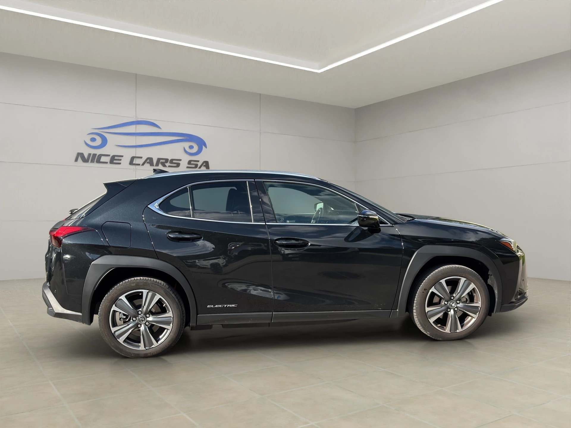 LEXUS UX 300e Excellence Automatic-image-7