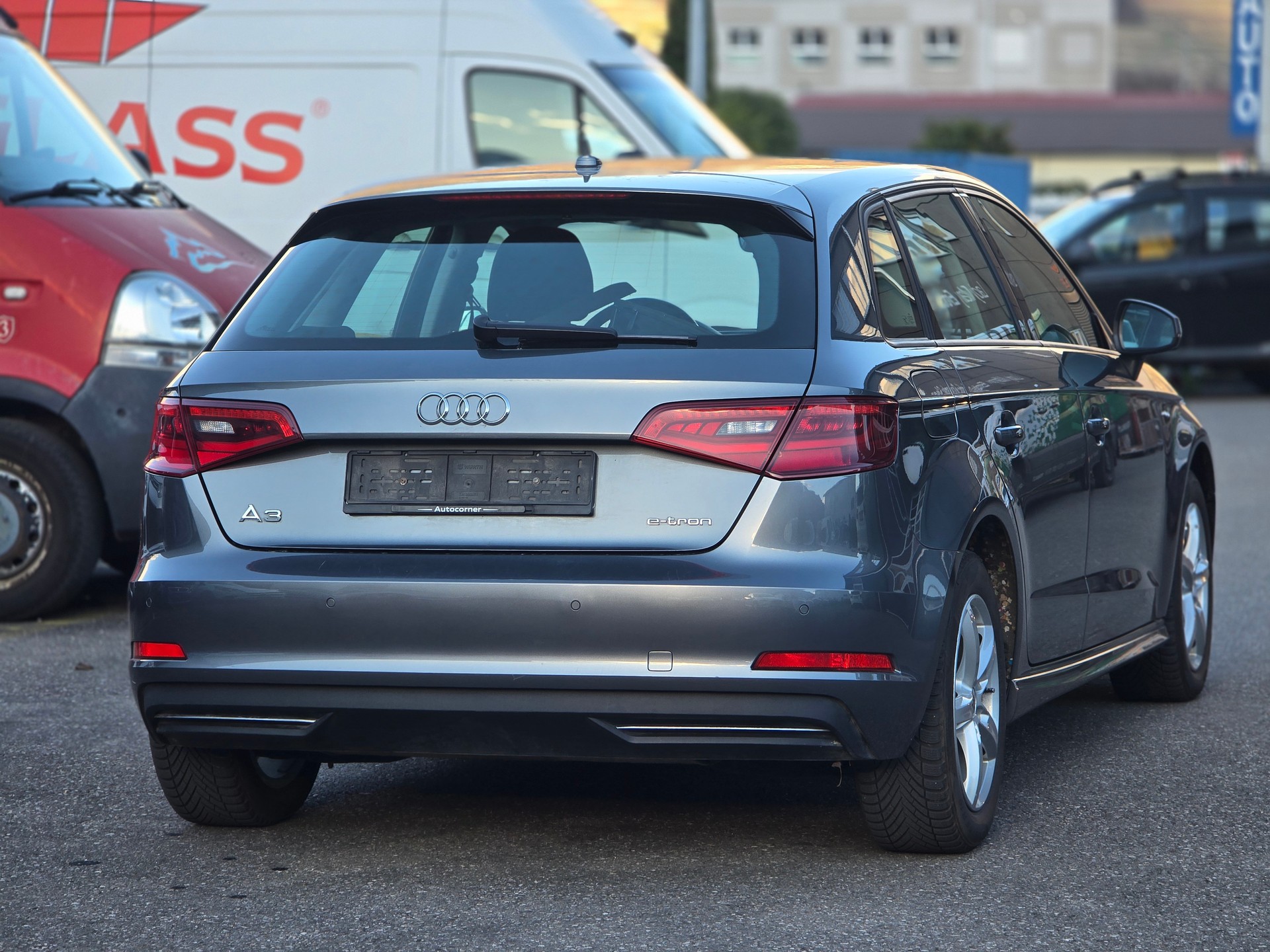 AUDI A3 Sportback 1.4 e-tron Ambition S-tronic-image-4