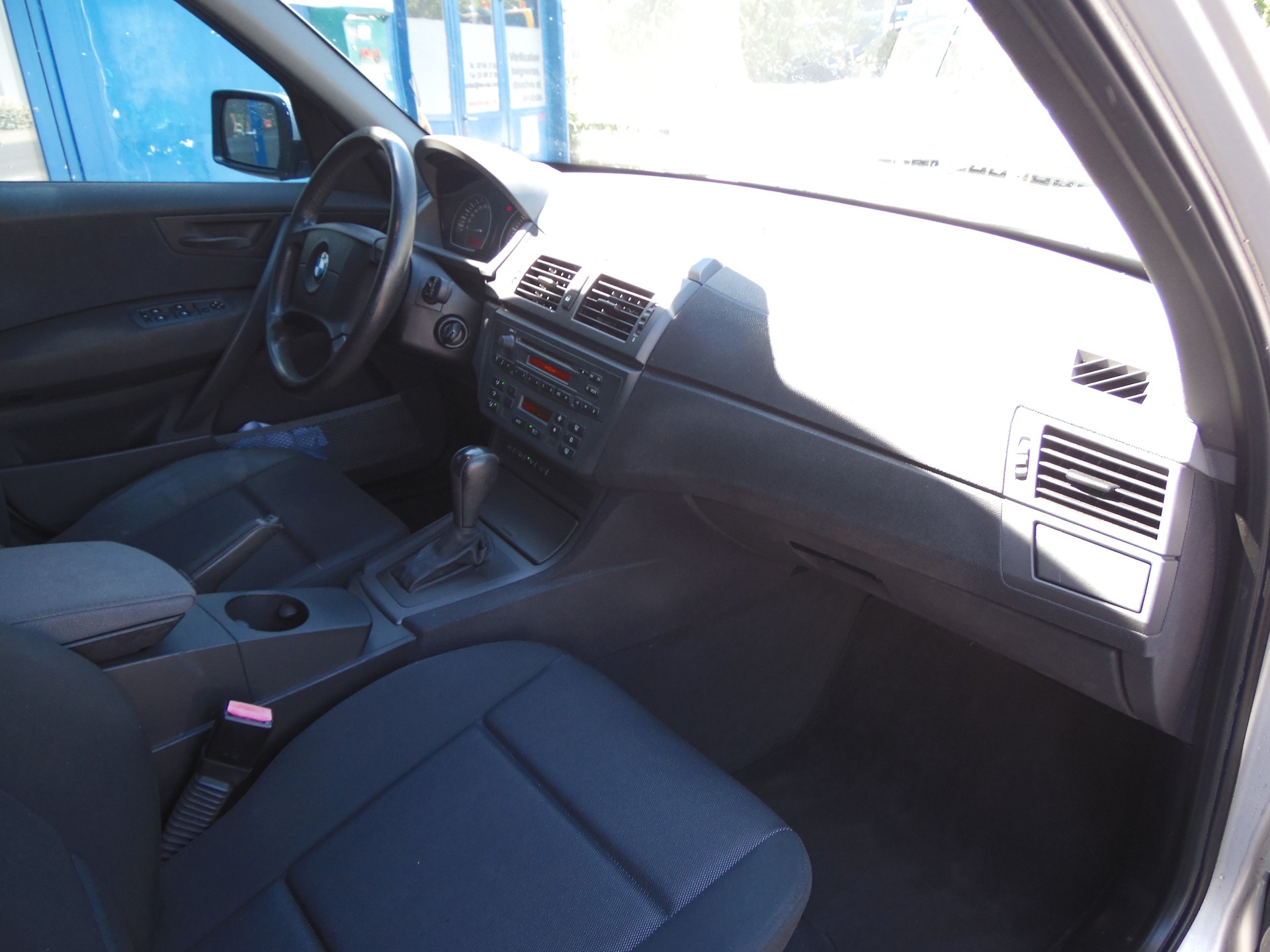 BMW X3 3.0i-image-6