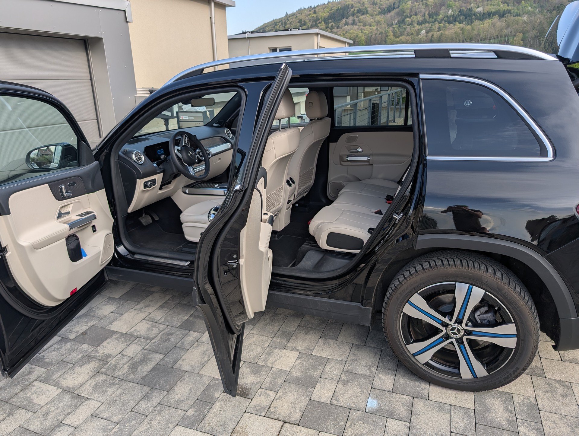 MERCEDES-BENZ EQB 350 4Matic-image-4