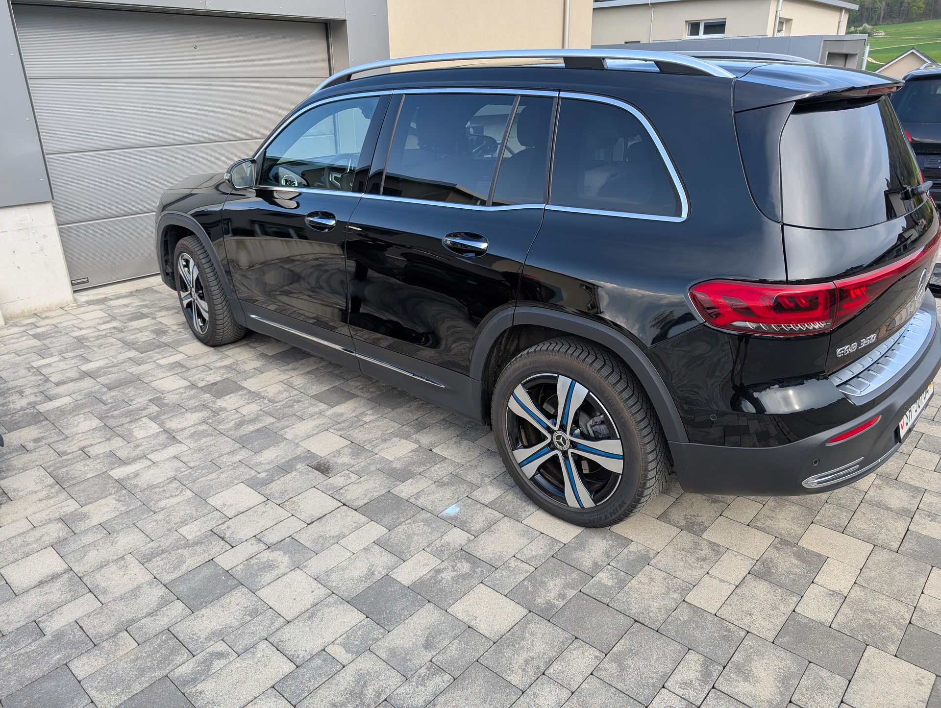 MERCEDES-BENZ EQB 350 4Matic-image-3