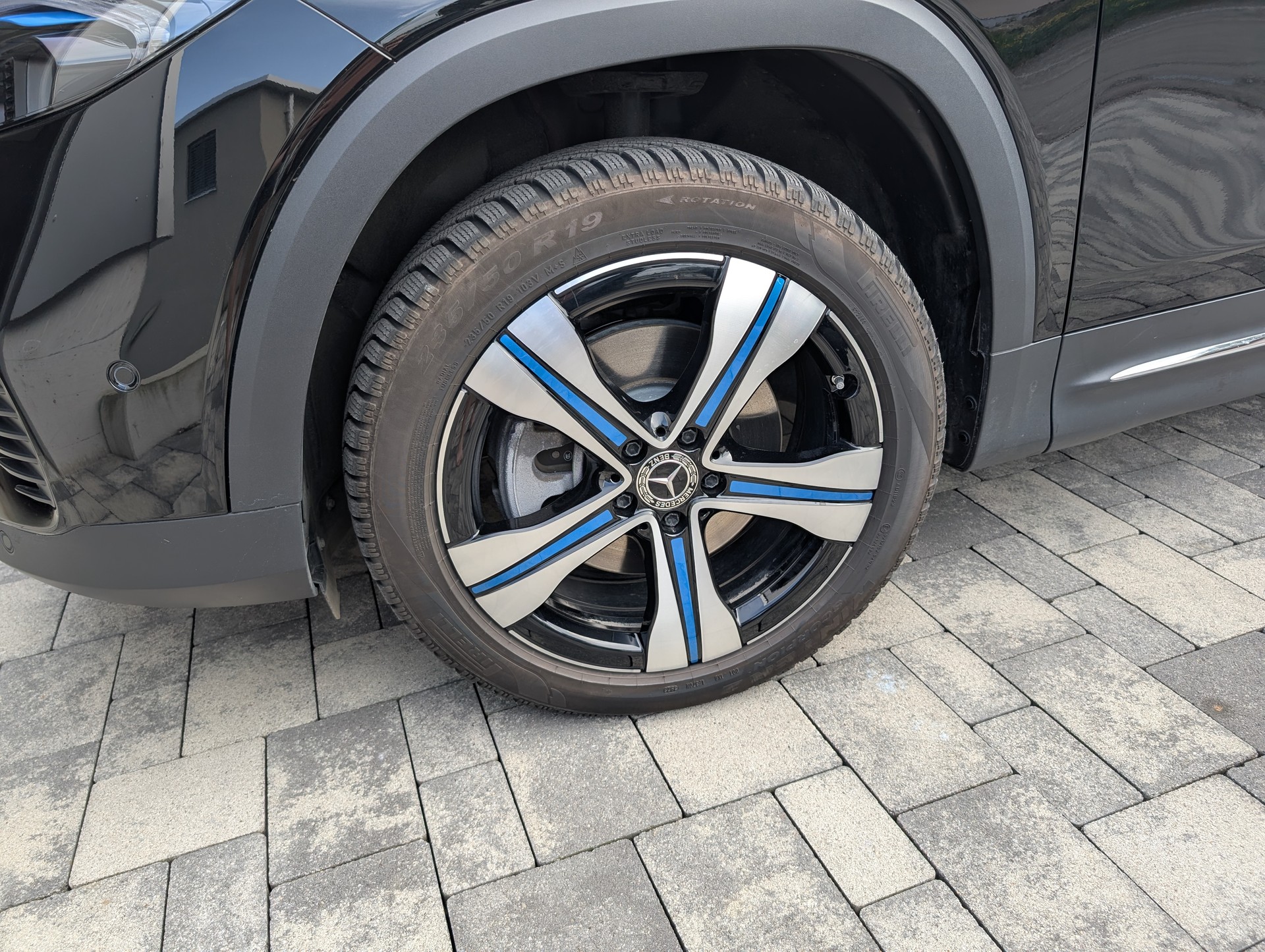 MERCEDES-BENZ EQB 350 4Matic-image-13