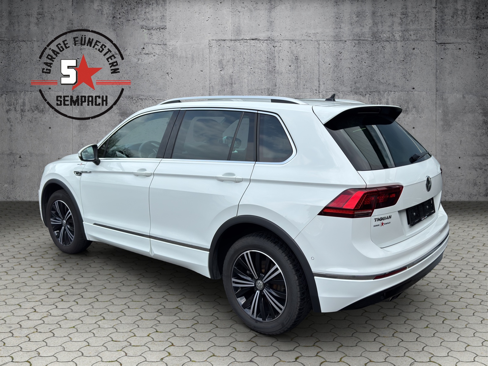 VW Tiguan 2.0TSI Highline 4Motion DSG-showroom-element-2