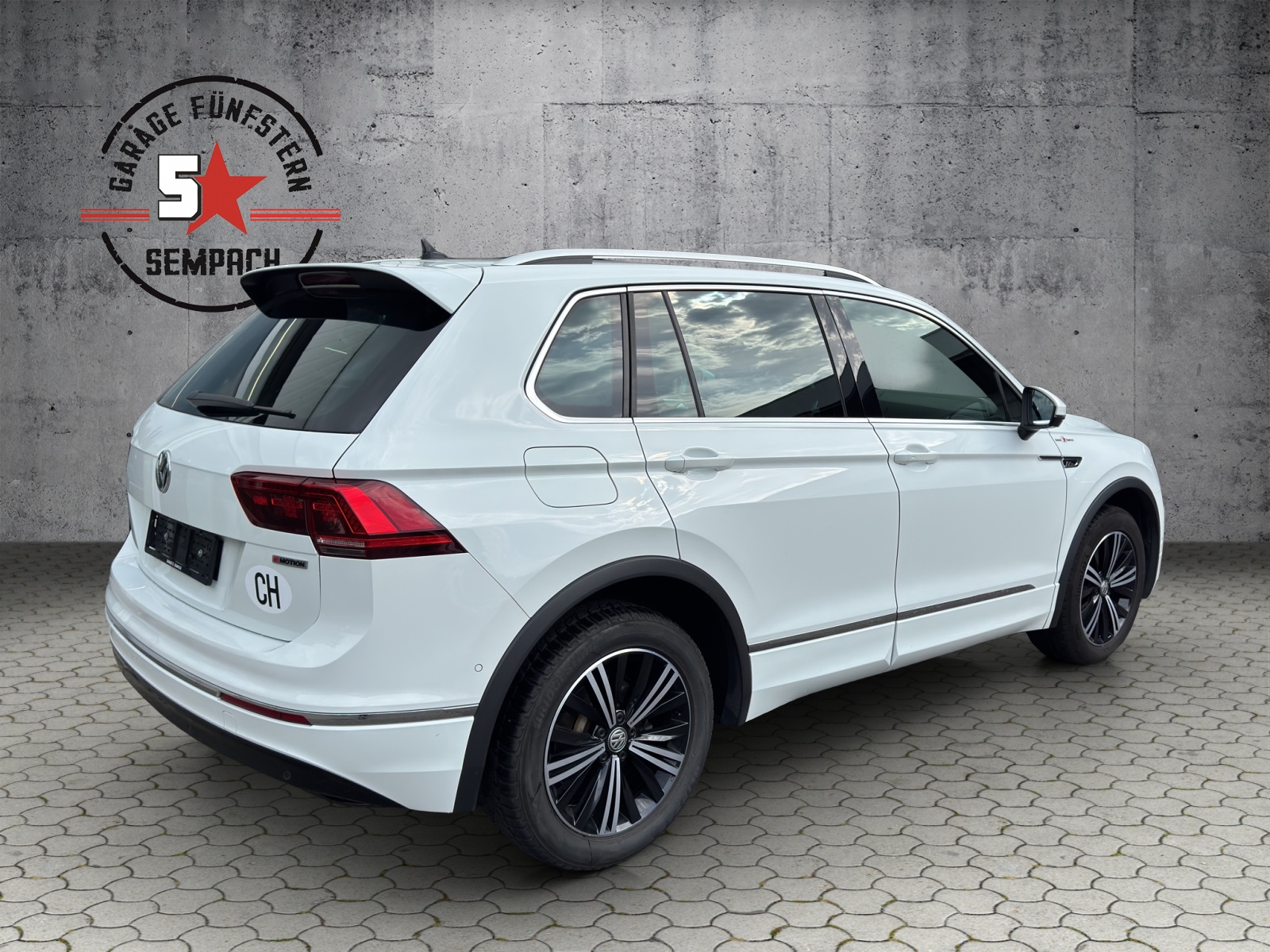 VW Tiguan 2.0TSI Highline 4Motion DSG-image-4