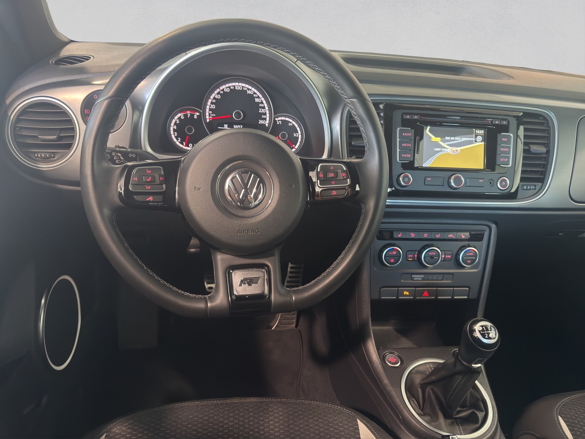 VW Beetle Cabrio 2.0 TSI Sport-image-9